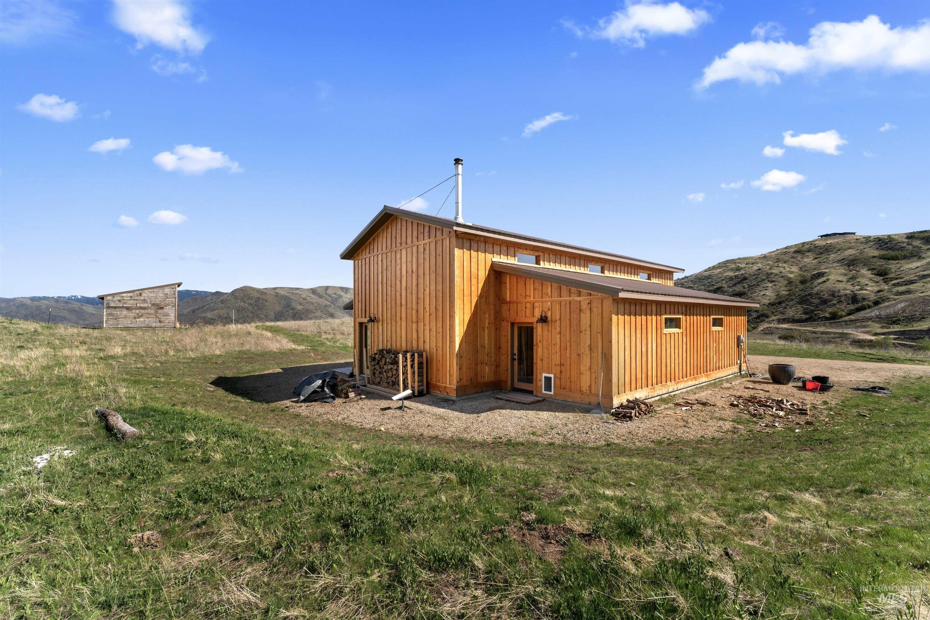 2 Brook Ln, Horseshoe Bend, Idaho 83629, 1 Bedroom, 1 Bathroom, Residential For Sale, Price $879,000,MLS 98974958