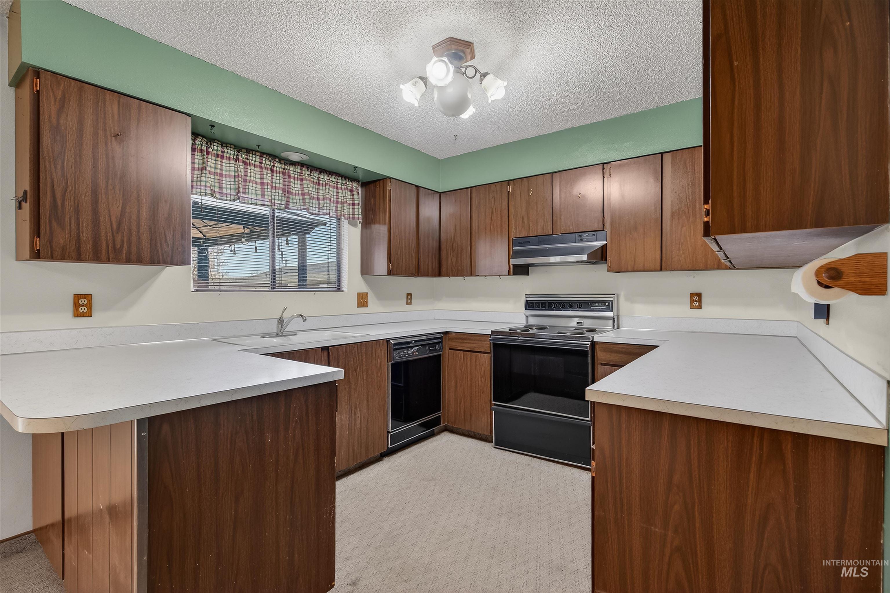 3181 Hallgren Drive, Clarkston, Washington 99403, 3 Bedrooms, 2 Bathrooms, Residential For Sale, Price $335,000,MLS 98974961