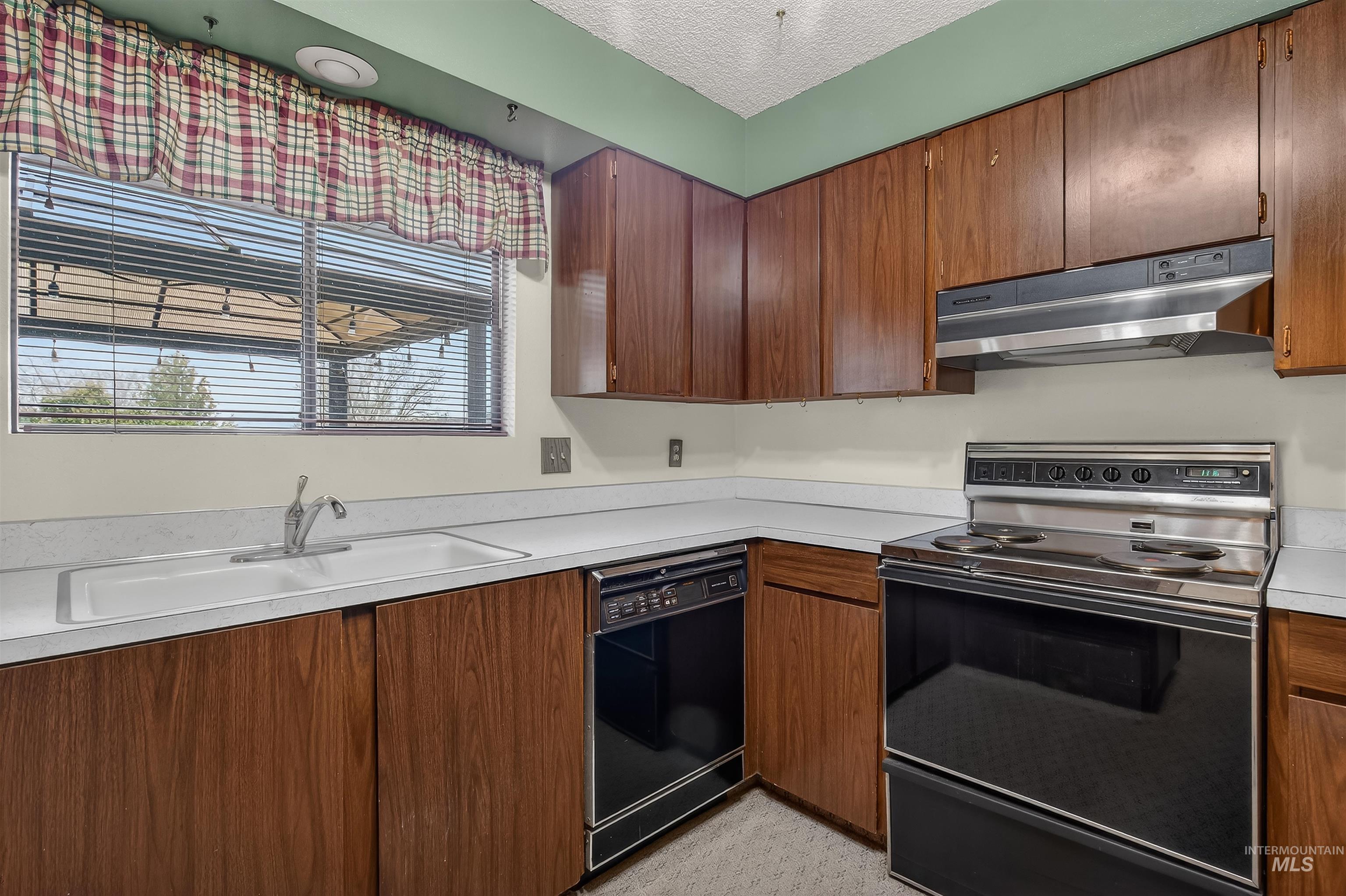 3181 Hallgren Drive, Clarkston, Washington 99403, 3 Bedrooms, 2 Bathrooms, Residential For Sale, Price $335,000,MLS 98974961