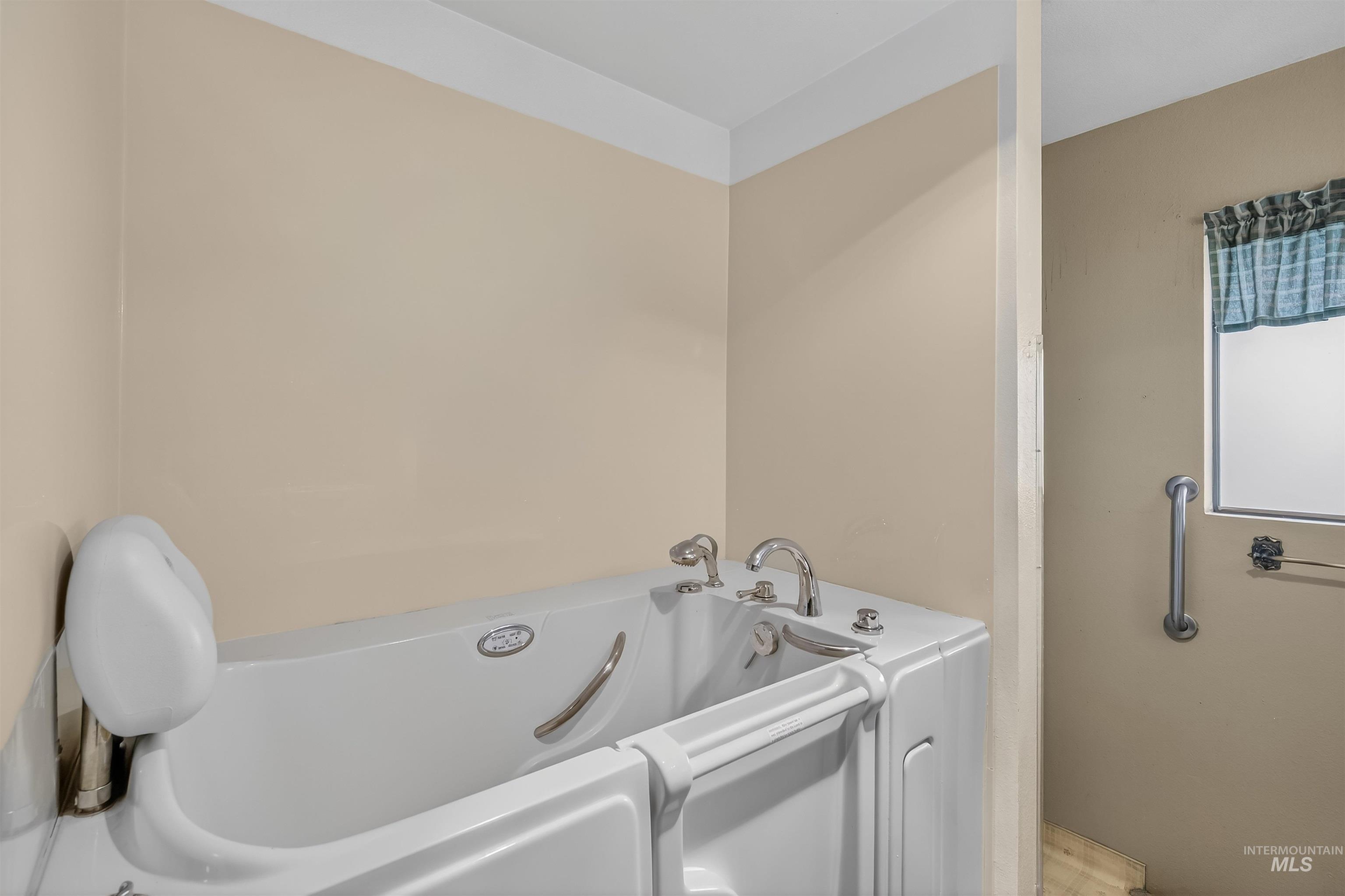 3181 Hallgren Drive, Clarkston, Washington 99403, 3 Bedrooms, 2 Bathrooms, Residential For Sale, Price $335,000,MLS 98974961