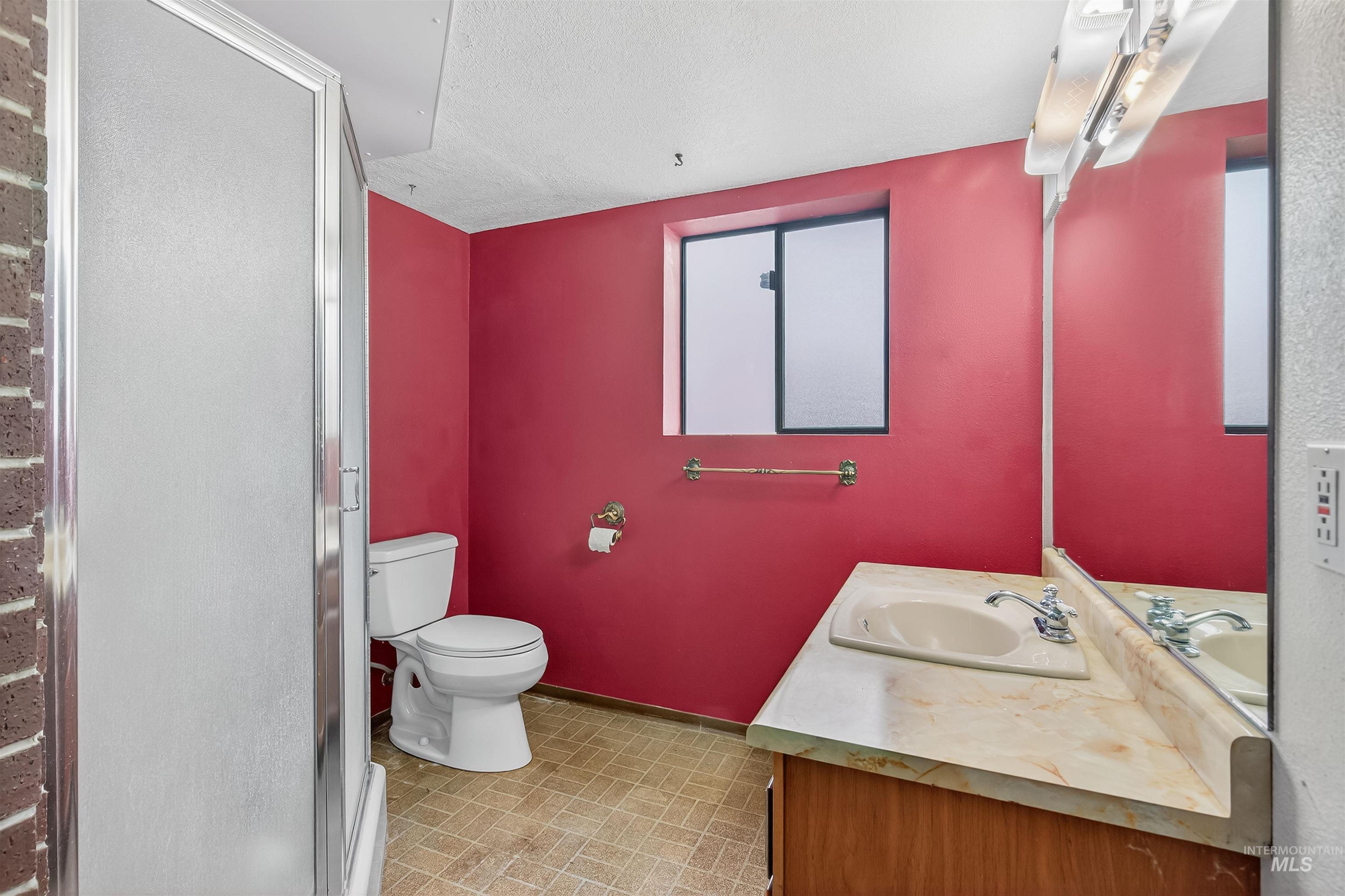 3181 Hallgren Drive, Clarkston, Washington 99403, 3 Bedrooms, 2 Bathrooms, Residential For Sale, Price $335,000,MLS 98974961