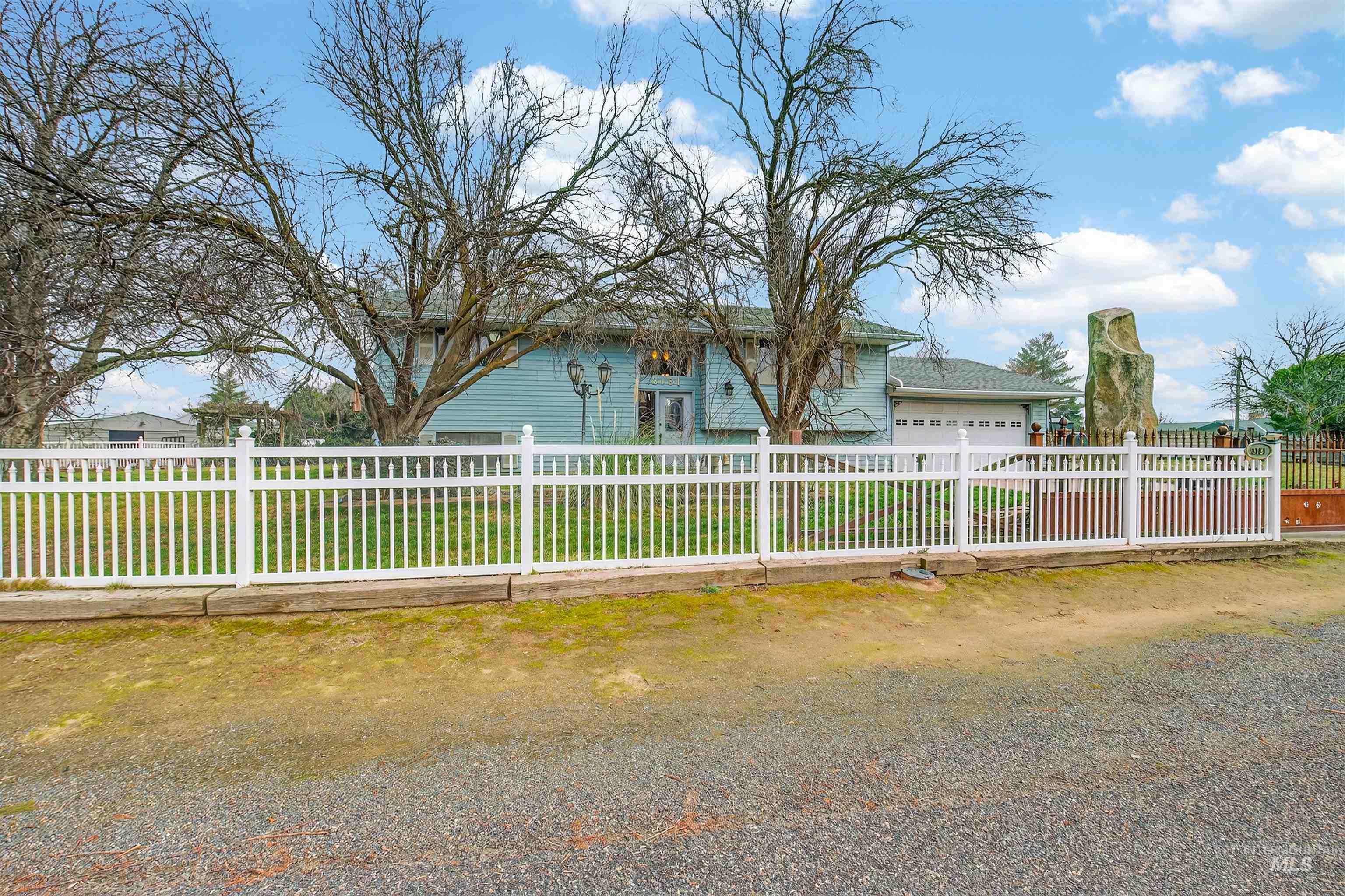 3181 Hallgren Drive, Clarkston, Washington 99403, 3 Bedrooms, 2 Bathrooms, Residential For Sale, Price $335,000,MLS 98974961