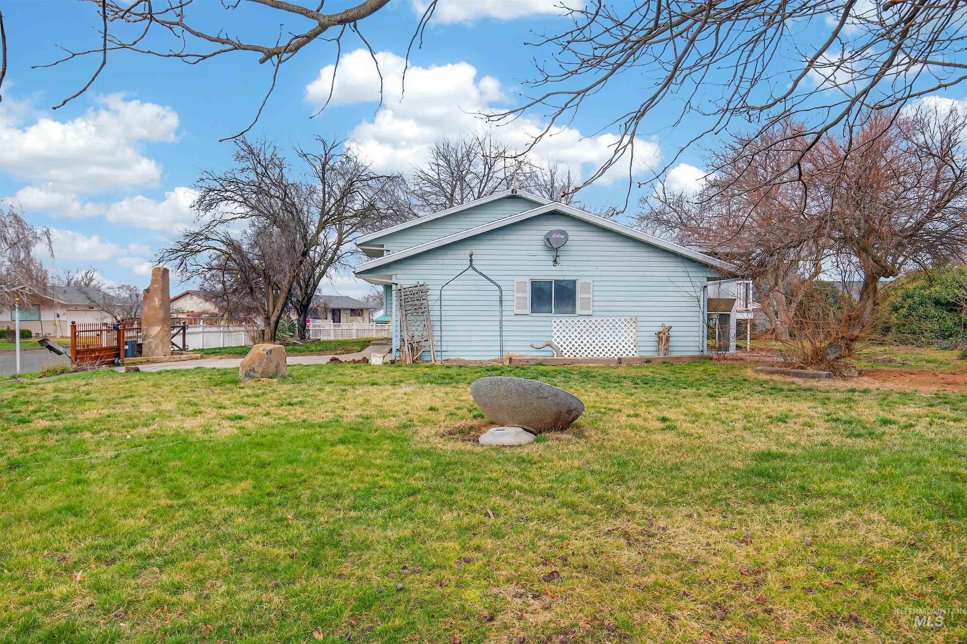 3181 Hallgren Drive, Clarkston, Washington 99403, 3 Bedrooms, 2 Bathrooms, Residential For Sale, Price $335,000,MLS 98974961