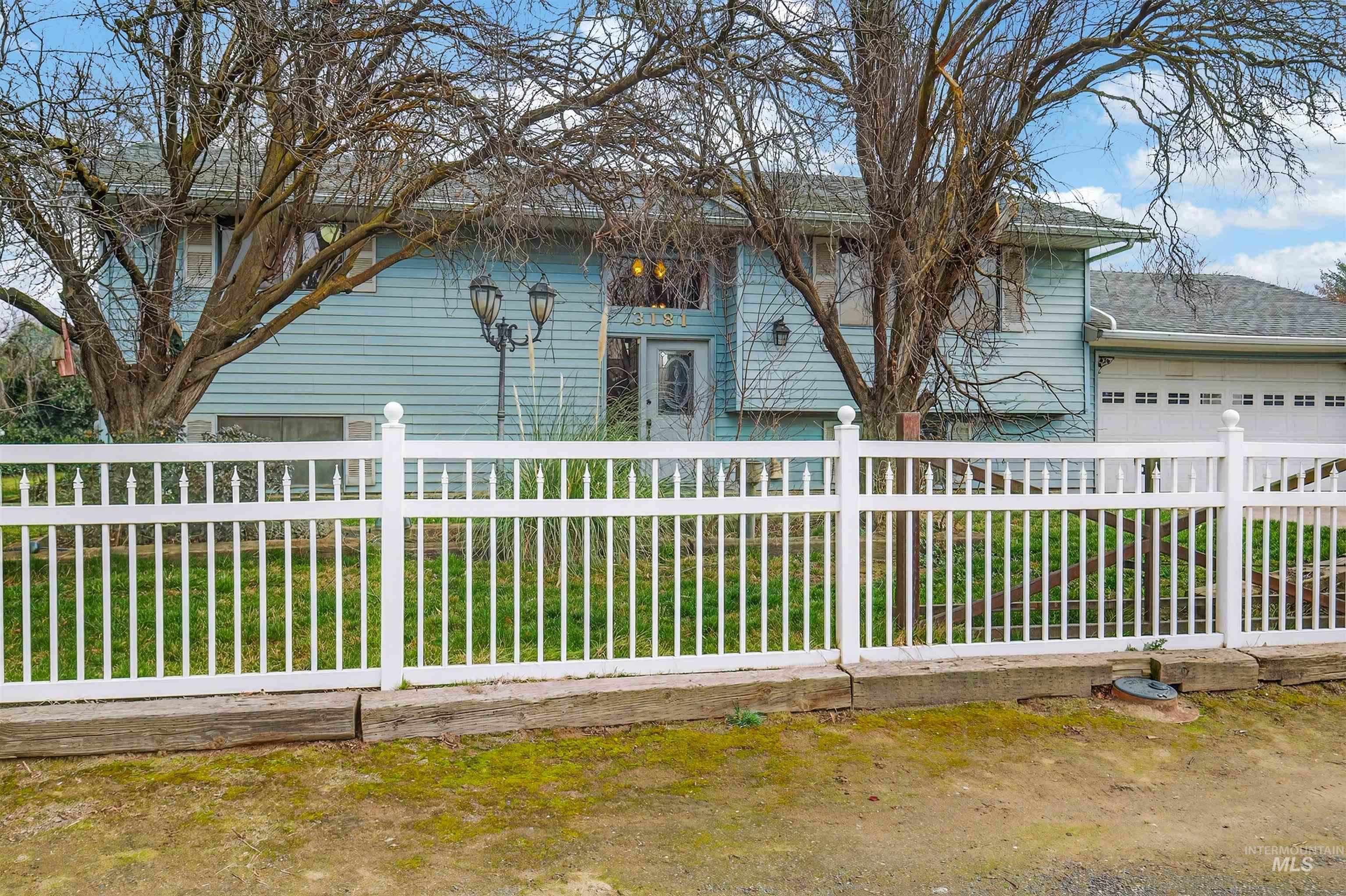 3181 Hallgren Drive, Clarkston, Washington 99403, 3 Bedrooms, 2 Bathrooms, Residential For Sale, Price $335,000,MLS 98974961