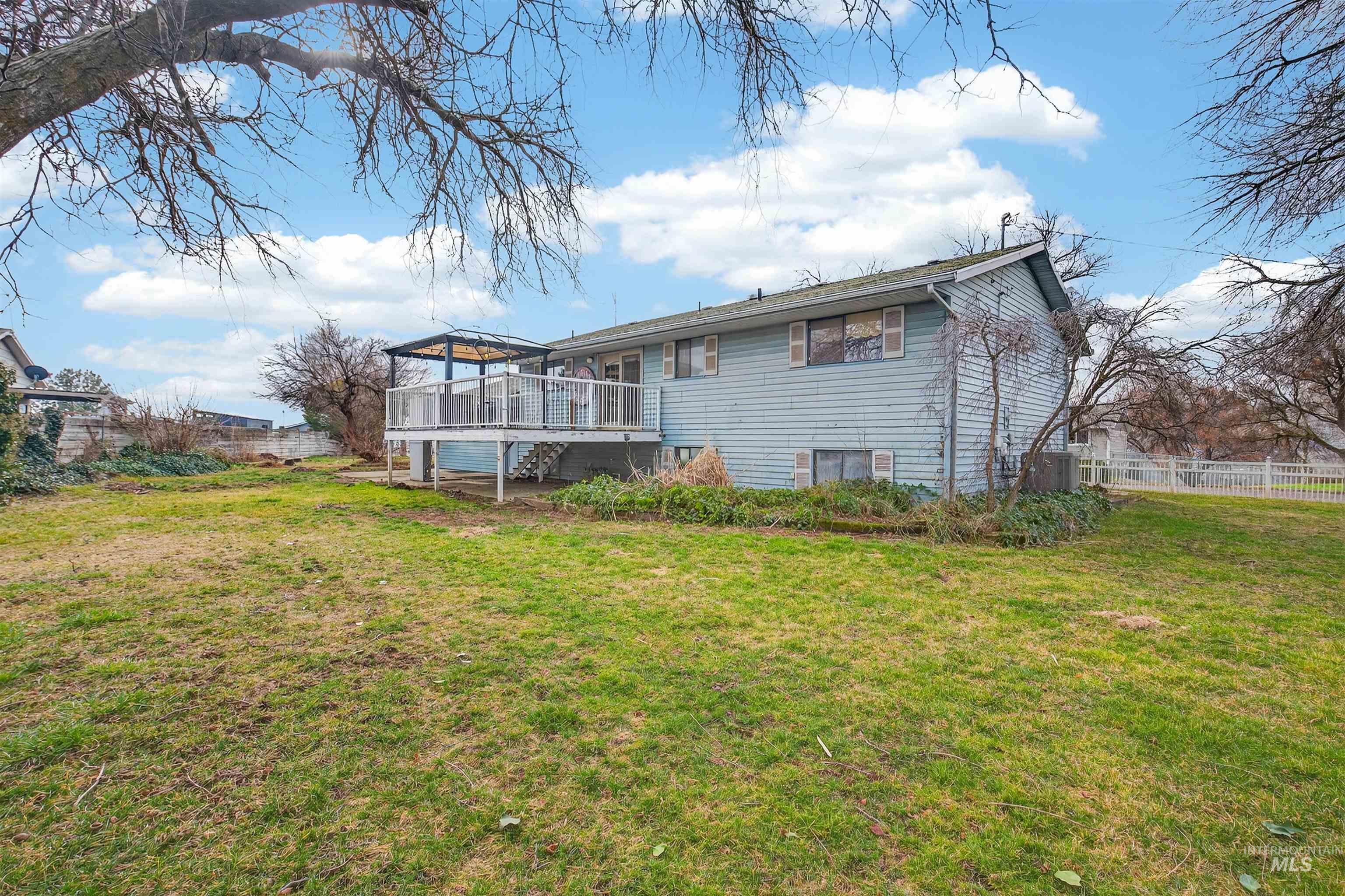 3181 Hallgren Drive, Clarkston, Washington 99403, 3 Bedrooms, 2 Bathrooms, Residential For Sale, Price $335,000,MLS 98974961