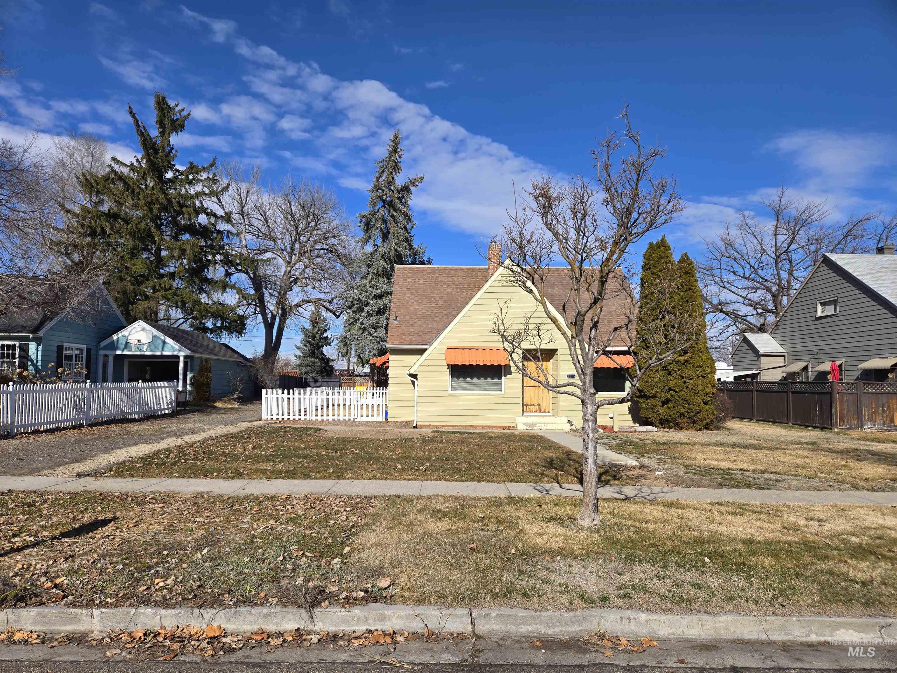 1115 SW 2nd Avenue, Ontario, Oregon 97914, 3 Bedrooms, 2 Bathrooms, Residential For Sale, Price $295,000,MLS 98974964