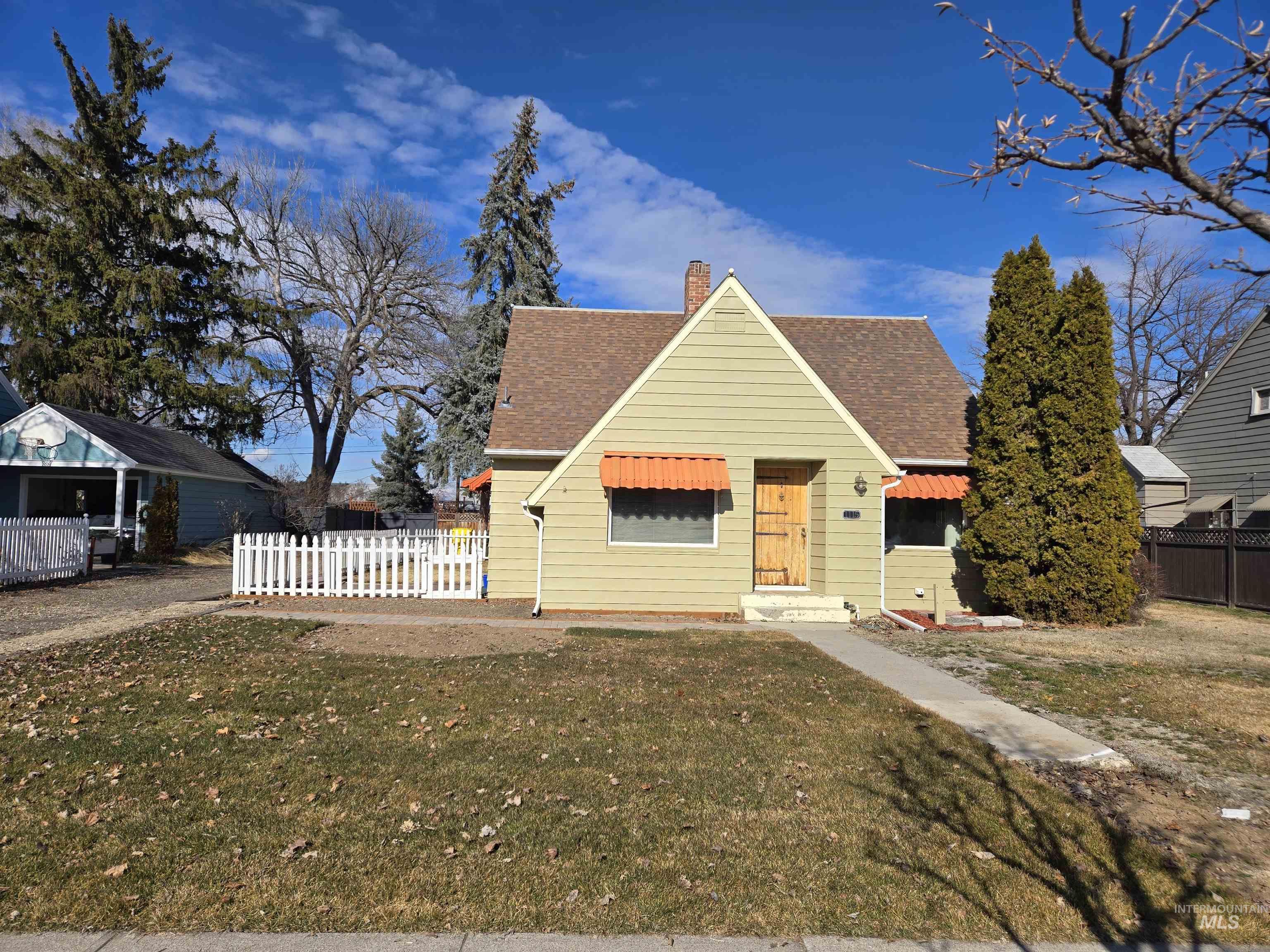 1115 SW 2nd Avenue, Ontario, Oregon 97914, 3 Bedrooms, 2 Bathrooms, Residential For Sale, Price $295,000,MLS 98974964