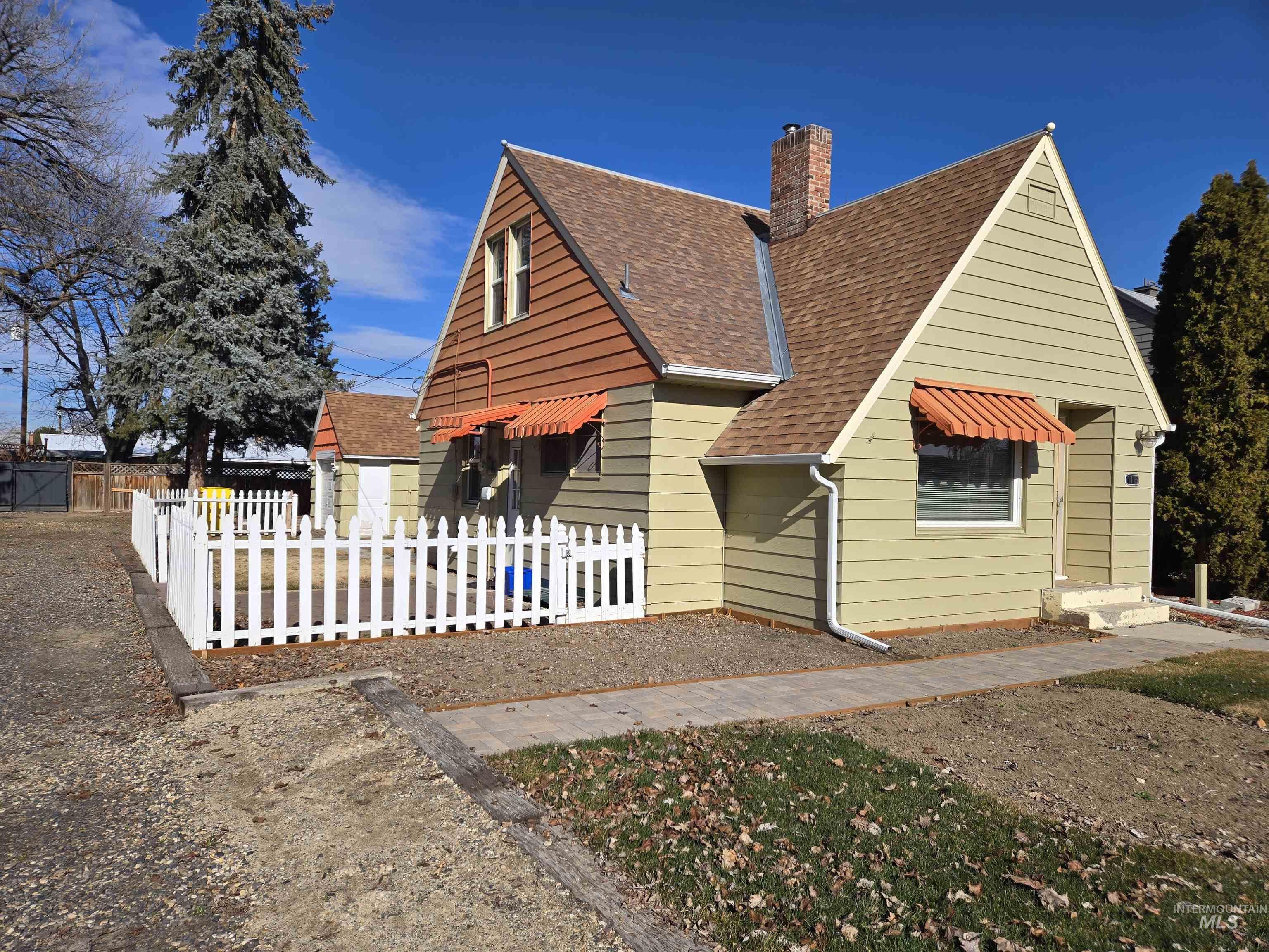 1115 SW 2nd Avenue, Ontario, Oregon 97914, 3 Bedrooms, 2 Bathrooms, Residential For Sale, Price $295,000,MLS 98974964