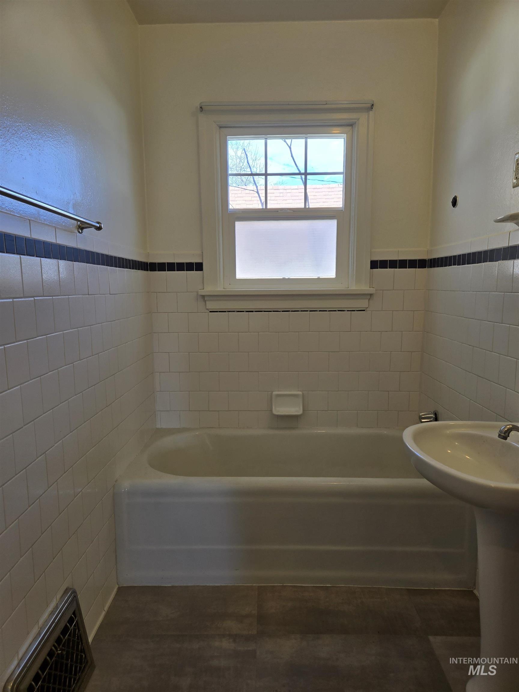 1115 SW 2nd Avenue, Ontario, Oregon 97914, 3 Bedrooms, 2 Bathrooms, Residential For Sale, Price $295,000,MLS 98974964