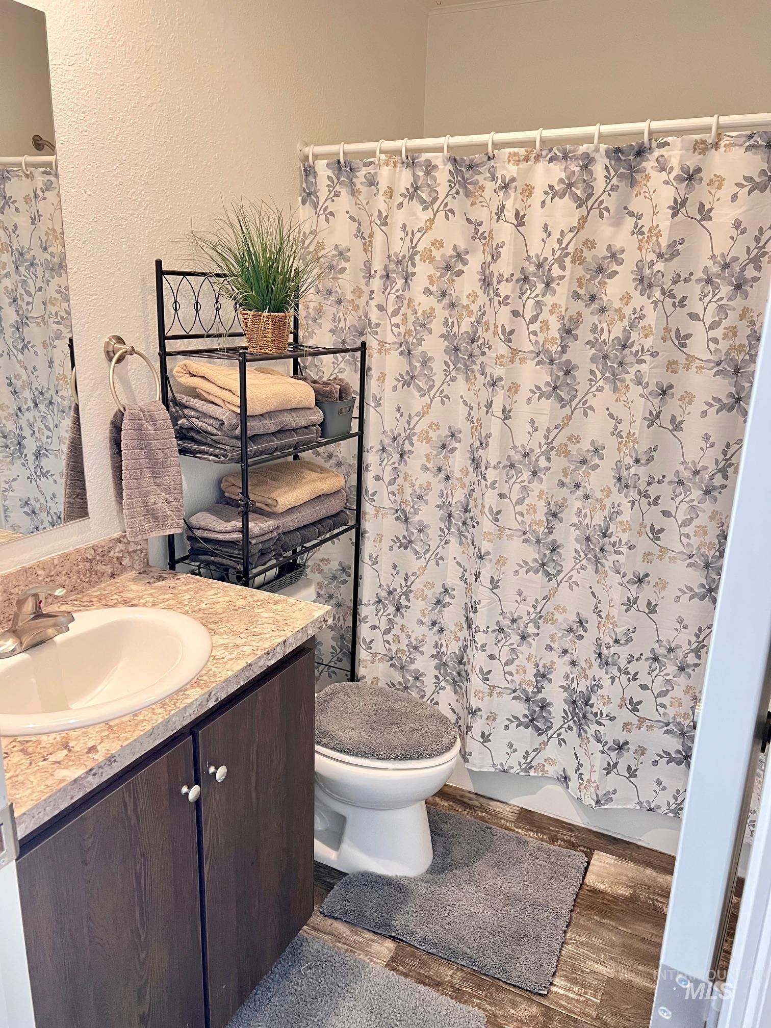 424 W Cherry Ln, Meridian, Idaho 83642, 2 Bedrooms, 1 Bathroom, Residential For Sale, Price $99,900,MLS 98974965