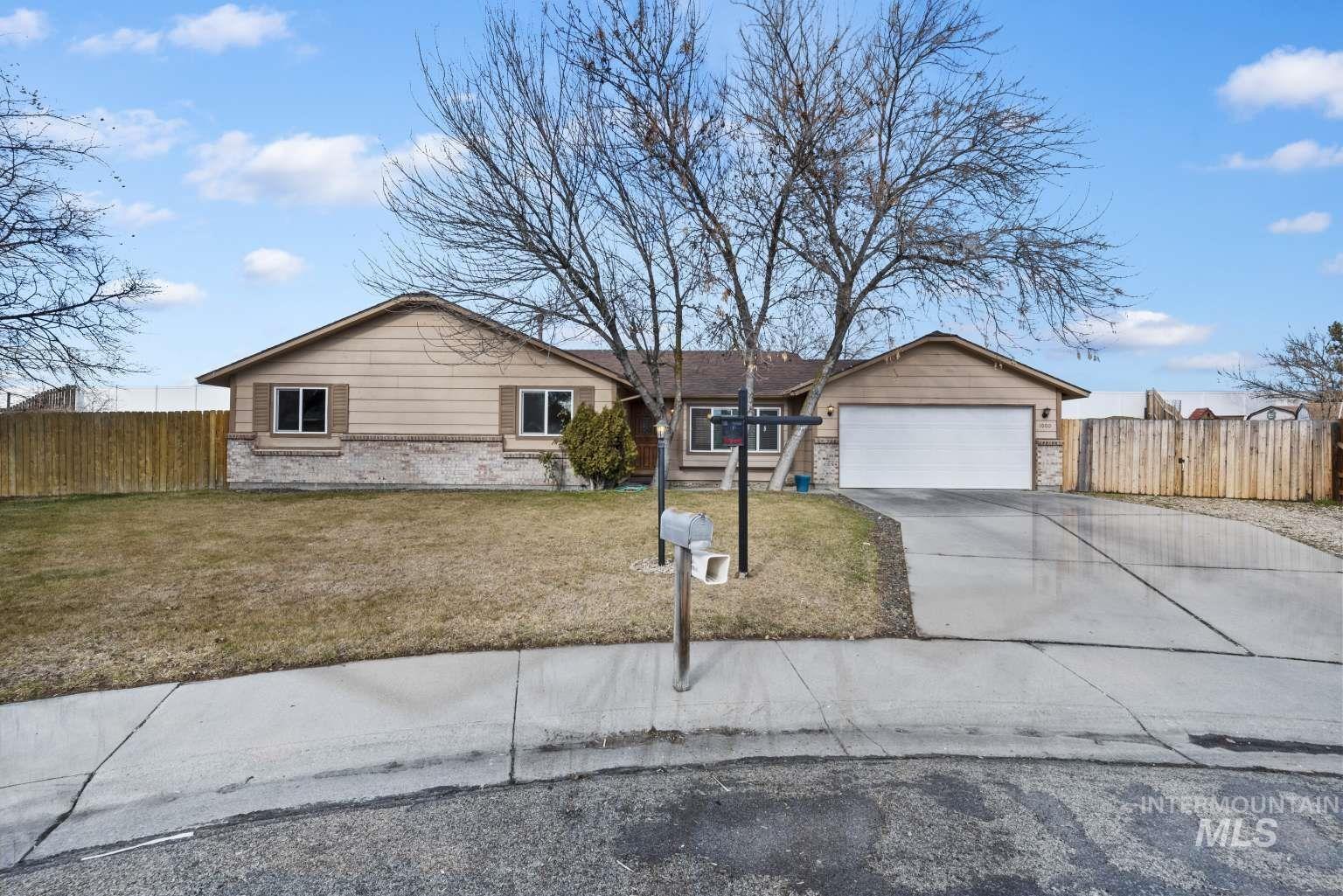 1000 S Egurrola Pl., Boise, Idaho 83709, 3 Bedrooms, 2 Bathrooms, Residential For Sale, Price $434,000,MLS 98974966