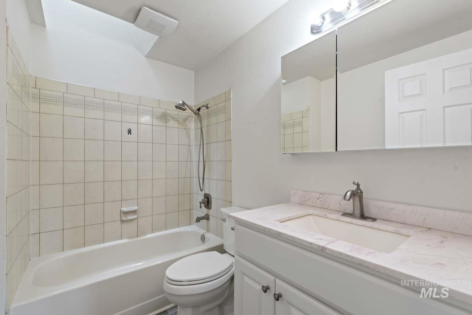 1000 S Egurrola Pl., Boise, Idaho 83709, 3 Bedrooms, 2 Bathrooms, Residential For Sale, Price $434,000,MLS 98974966