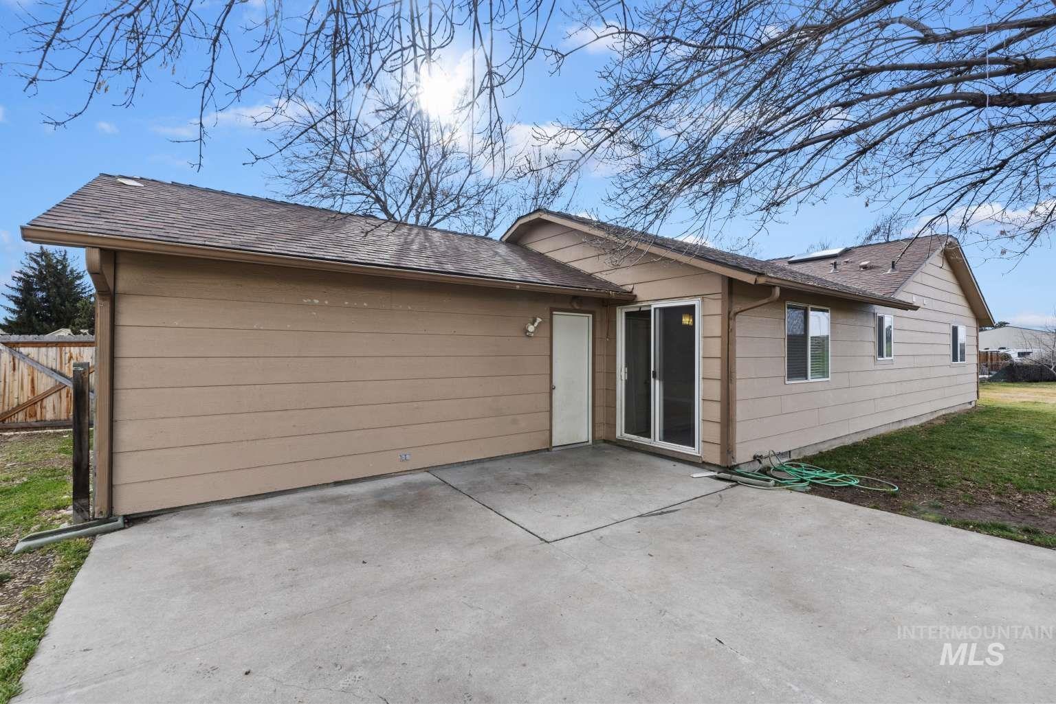 1000 S Egurrola Pl., Boise, Idaho 83709, 3 Bedrooms, 2 Bathrooms, Residential For Sale, Price $434,000,MLS 98974966