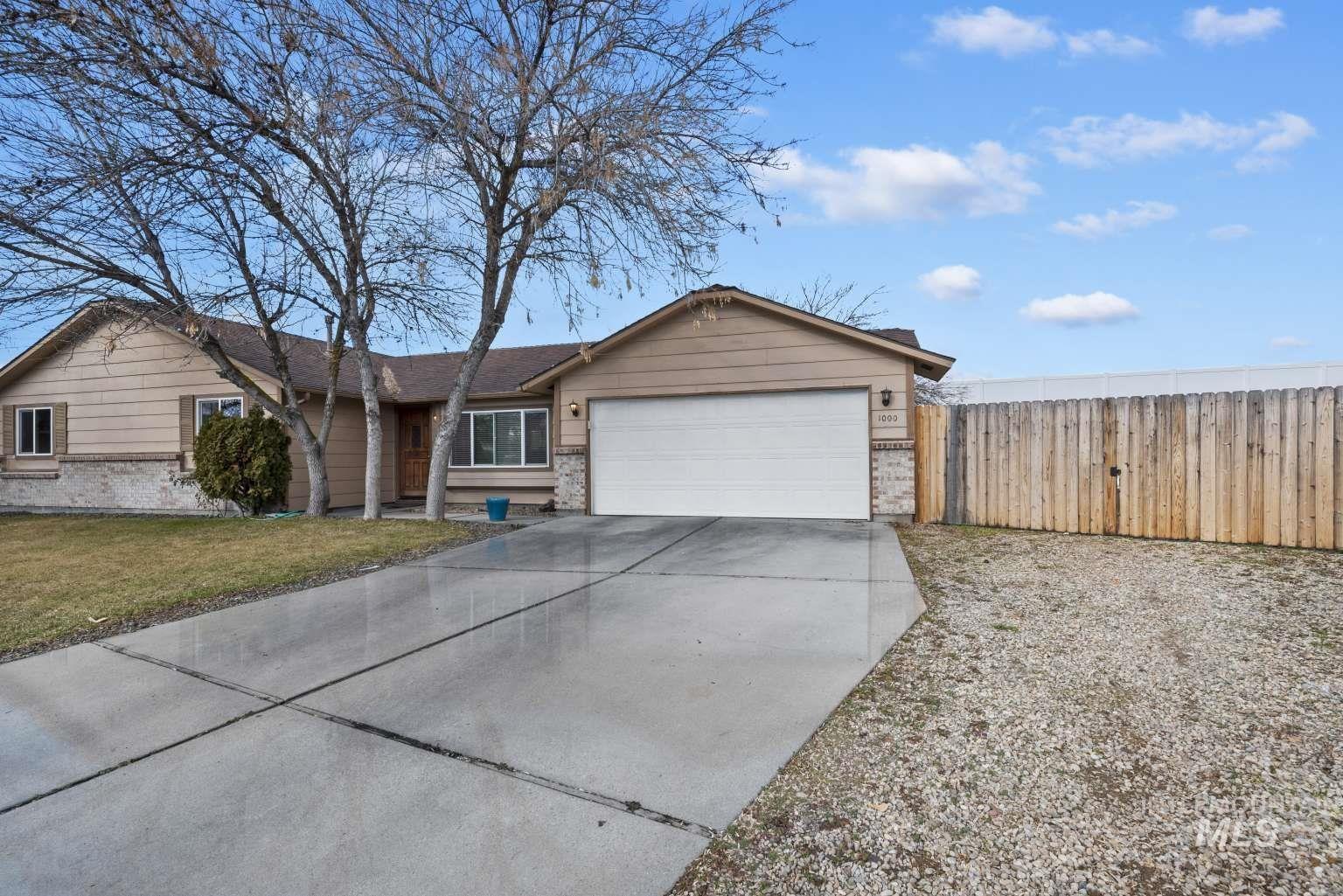 1000 S Egurrola Pl., Boise, Idaho 83709, 3 Bedrooms, 2 Bathrooms, Residential For Sale, Price $434,000,MLS 98974966