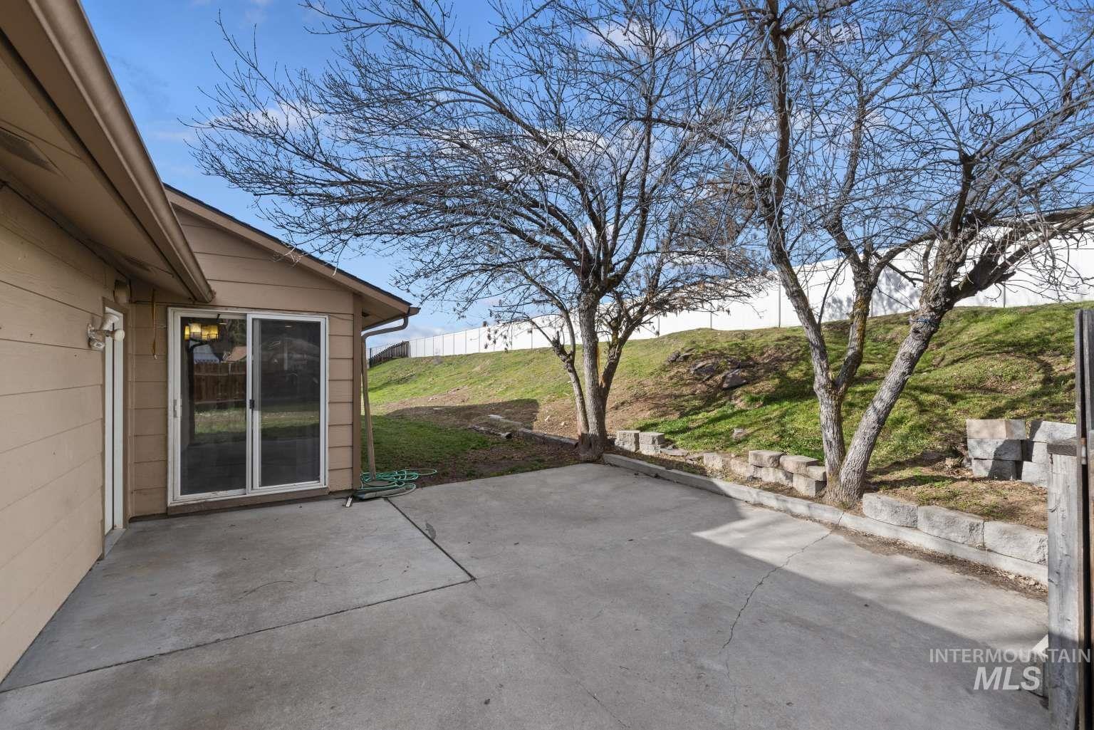 1000 S Egurrola Pl., Boise, Idaho 83709, 3 Bedrooms, 2 Bathrooms, Residential For Sale, Price $434,000,MLS 98974966