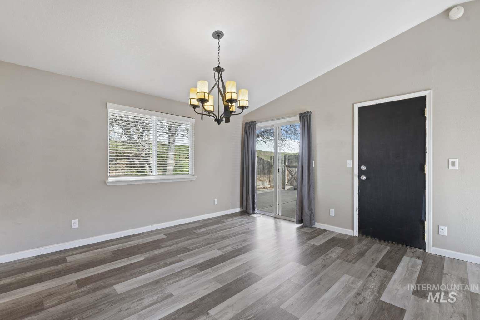 1000 S Egurrola Pl., Boise, Idaho 83709, 3 Bedrooms, 2 Bathrooms, Residential For Sale, Price $434,000,MLS 98974966