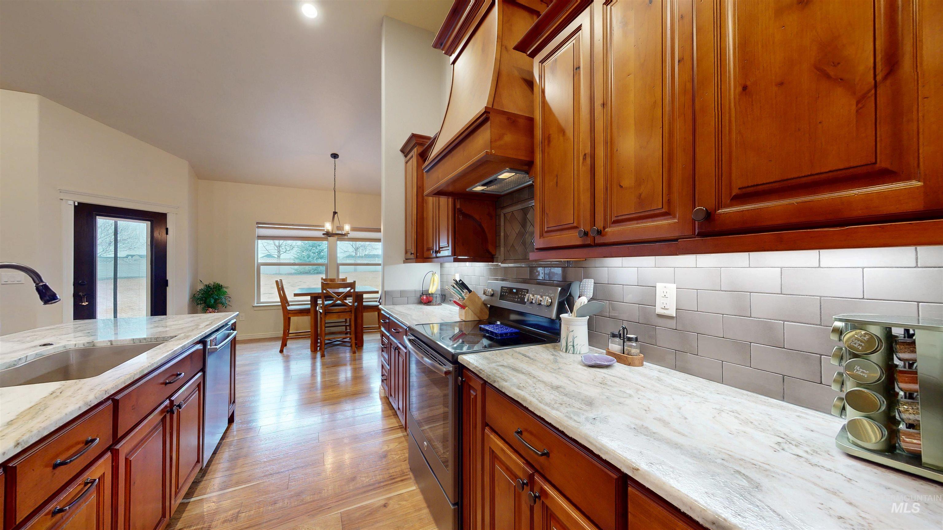 548 Sun Terrace Dr., Twin Falls, Idaho 83301, 5 Bedrooms, 2 Bathrooms, Residential For Sale, Price $699,900,MLS 98974967