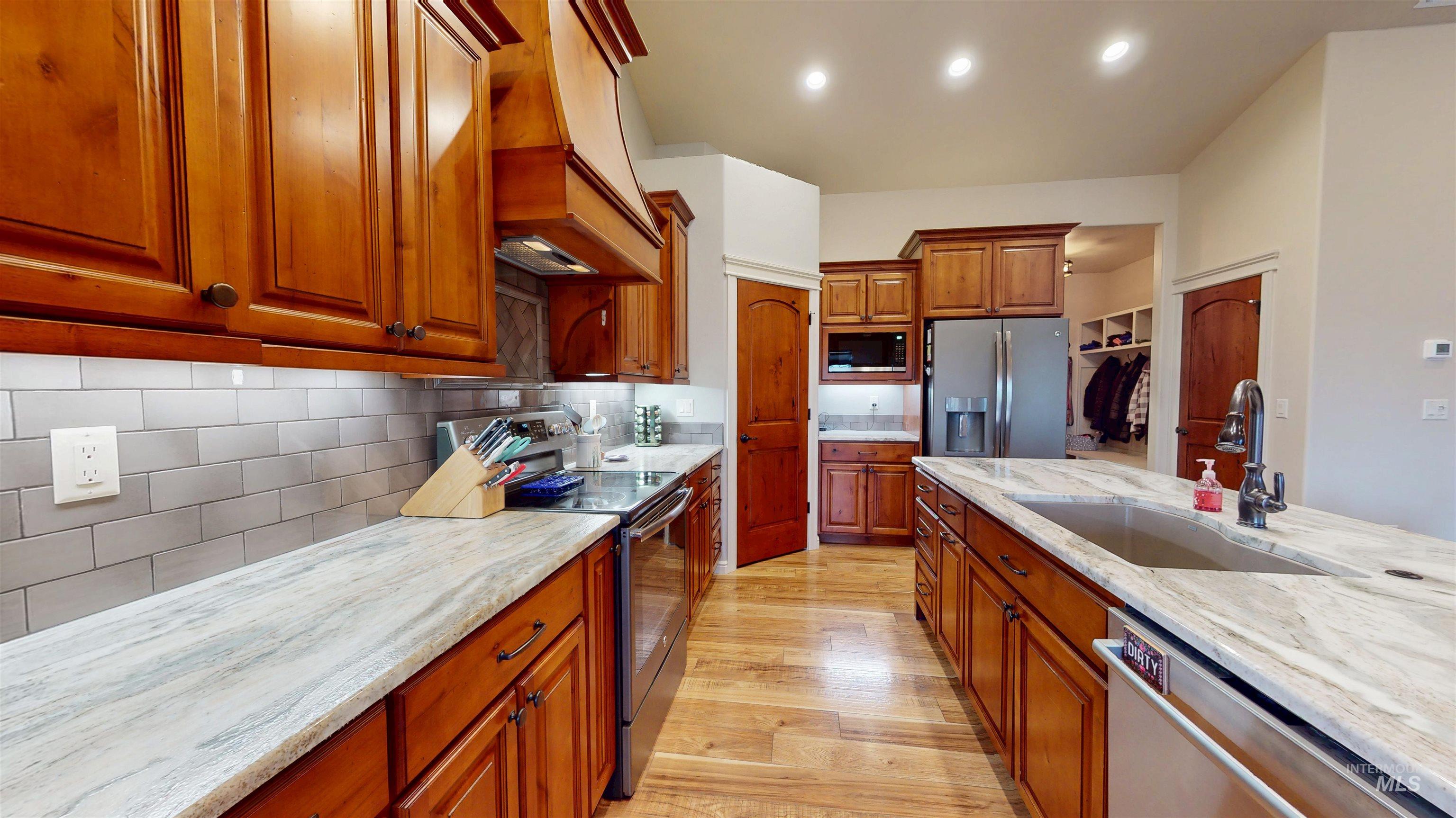 548 Sun Terrace Dr., Twin Falls, Idaho 83301, 5 Bedrooms, 2 Bathrooms, Residential For Sale, Price $699,900,MLS 98974967