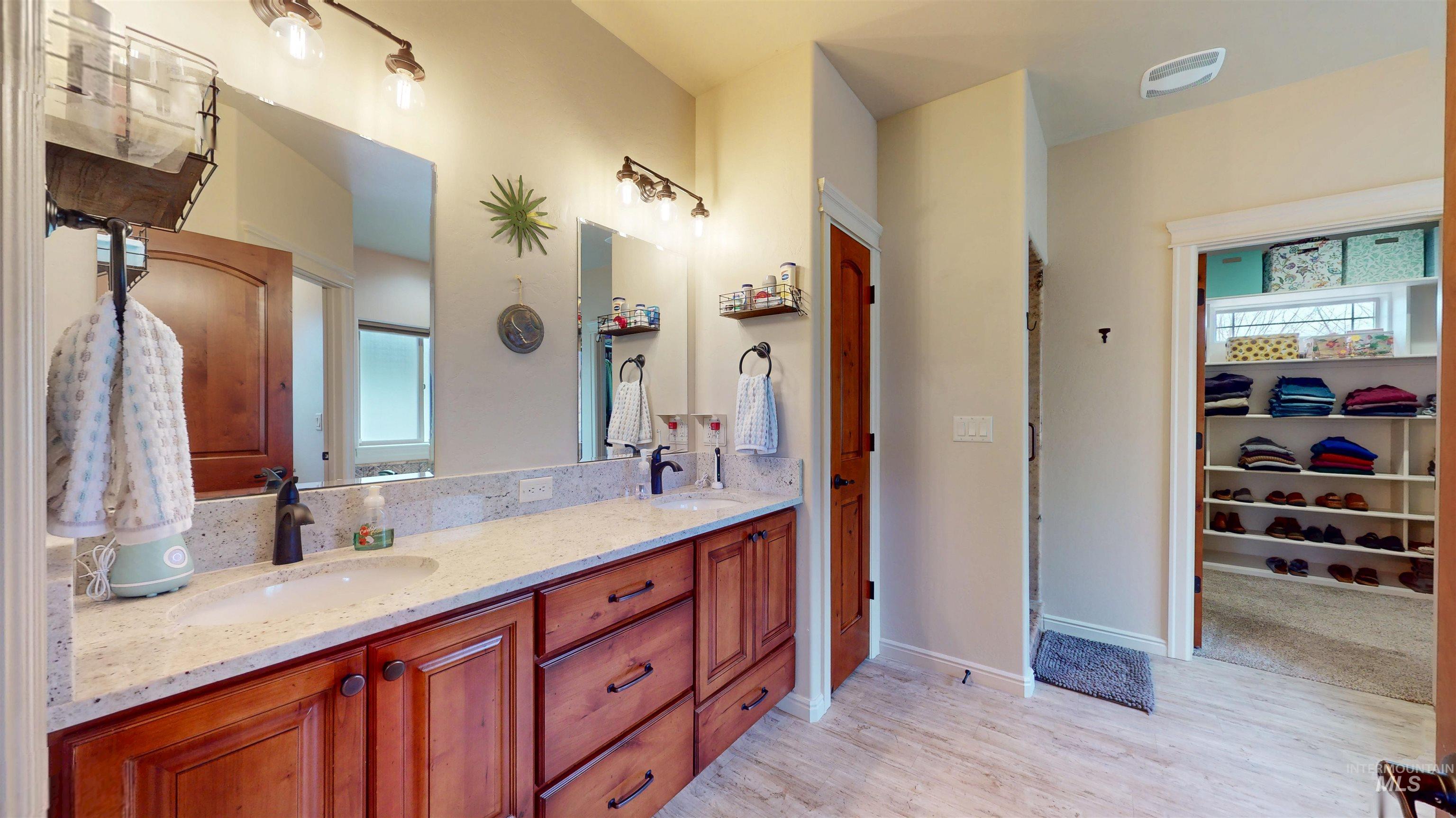 548 Sun Terrace Dr., Twin Falls, Idaho 83301, 5 Bedrooms, 2 Bathrooms, Residential For Sale, Price $699,900,MLS 98974967