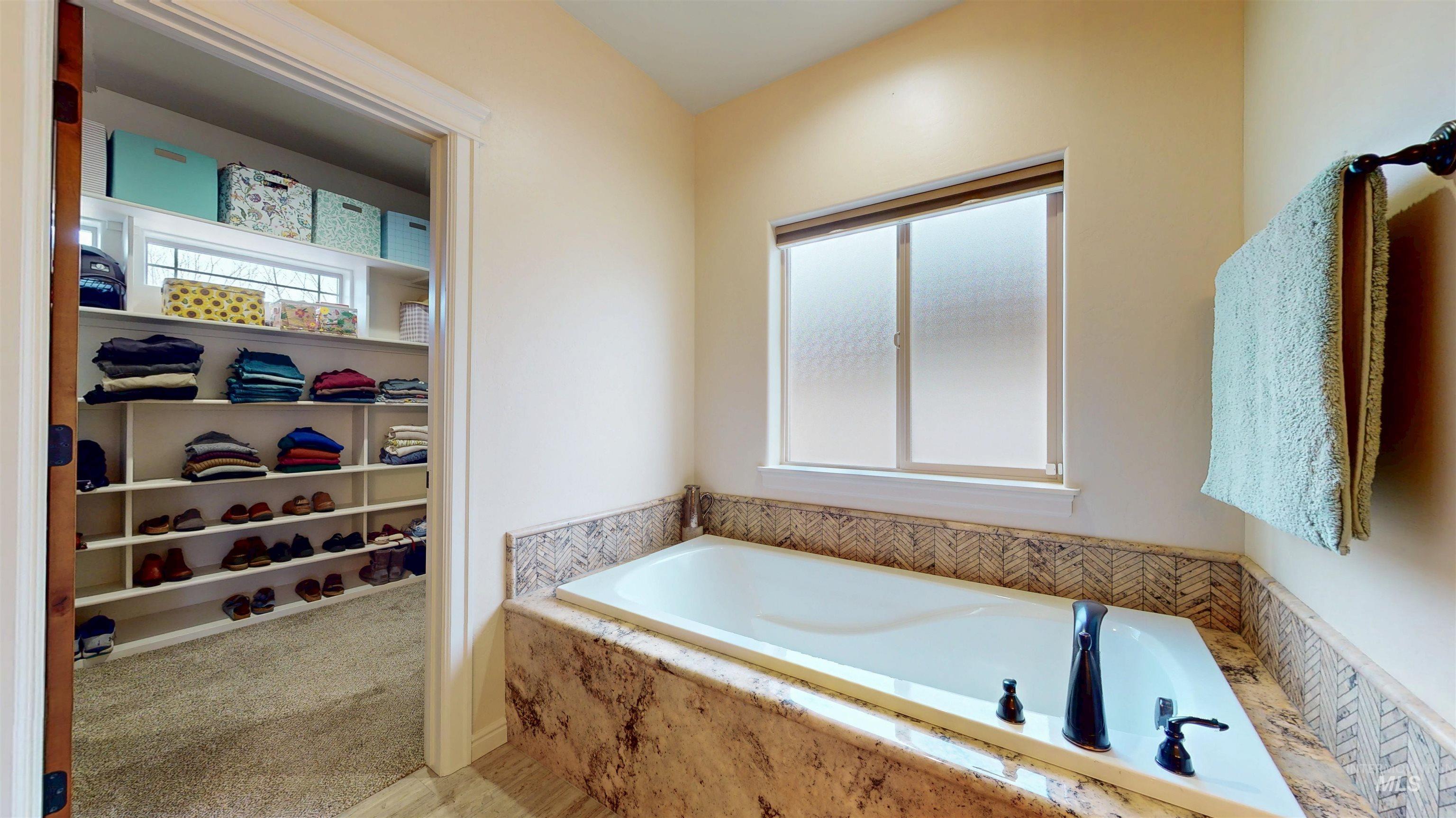 548 Sun Terrace Dr., Twin Falls, Idaho 83301, 5 Bedrooms, 2 Bathrooms, Residential For Sale, Price $699,900,MLS 98974967