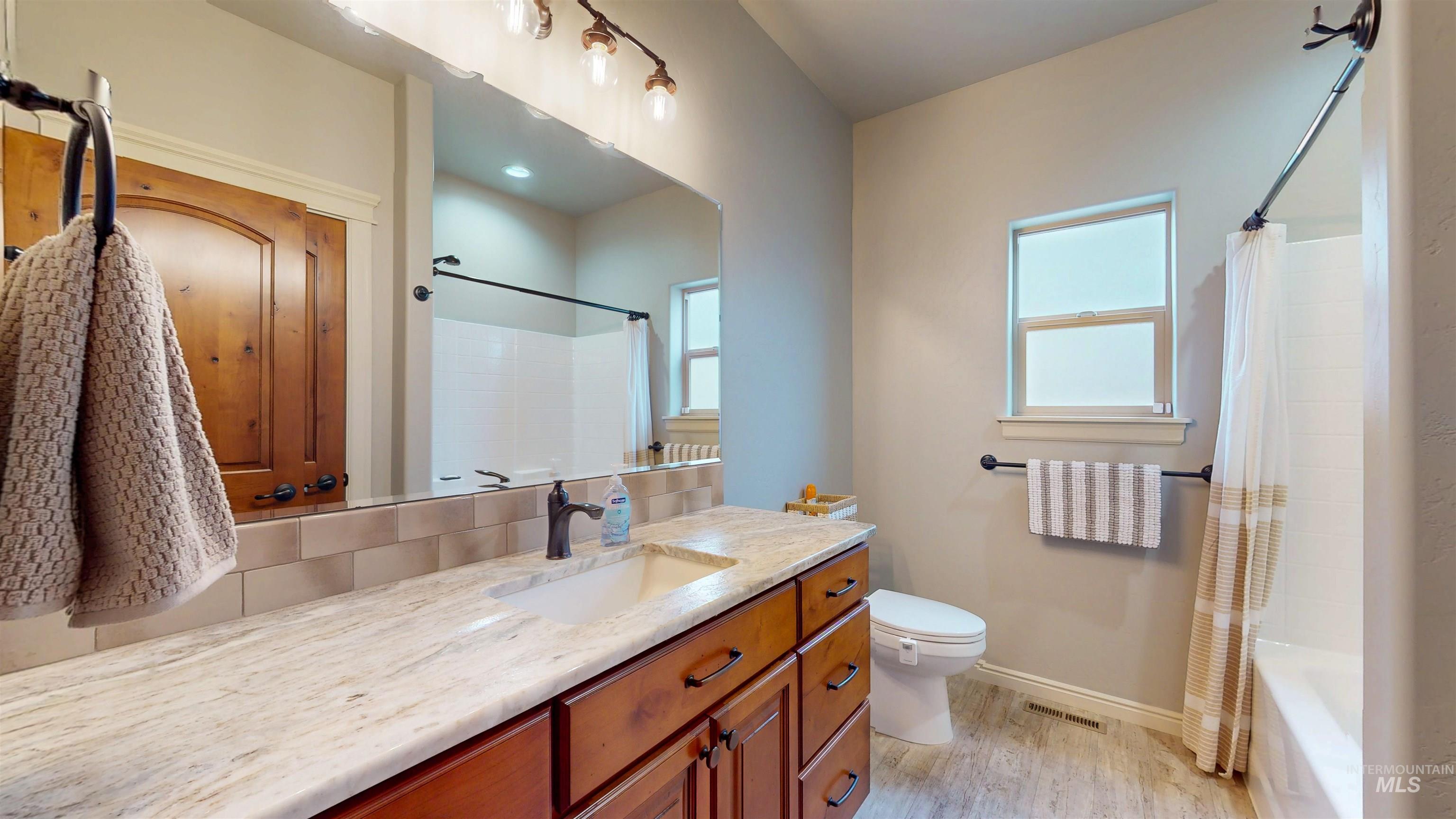 548 Sun Terrace Dr., Twin Falls, Idaho 83301, 5 Bedrooms, 2 Bathrooms, Residential For Sale, Price $699,900,MLS 98974967