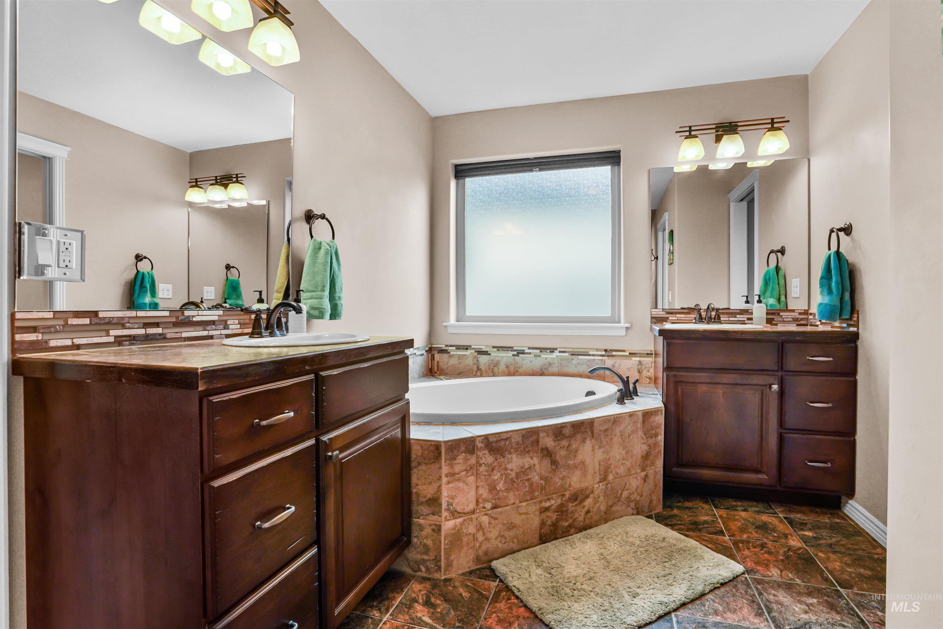 2002 Red Tail St, Rupert, Idaho 83350-5507, 4 Bedrooms, 2 Bathrooms, Residential For Sale, Price $465,000,MLS 98974968