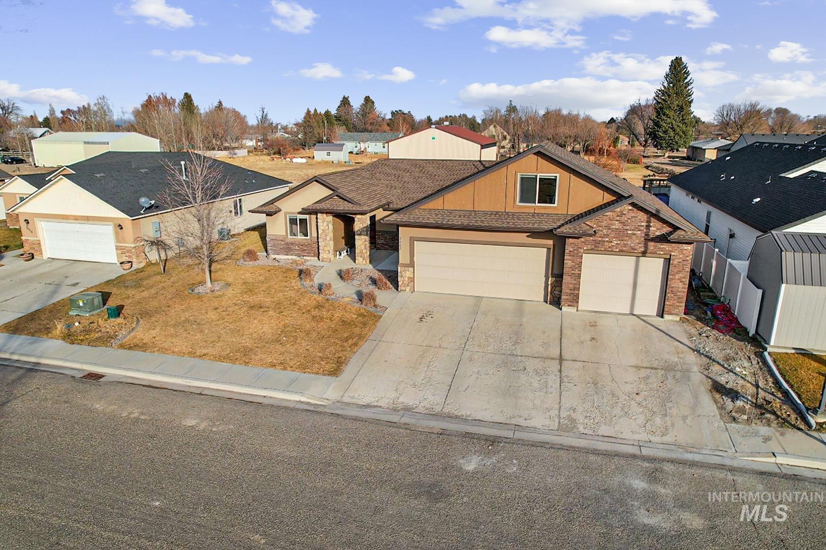 2002 Red Tail St, Rupert, Idaho 83350-5507, 4 Bedrooms, 2 Bathrooms, Residential For Sale, Price $465,000,MLS 98974968