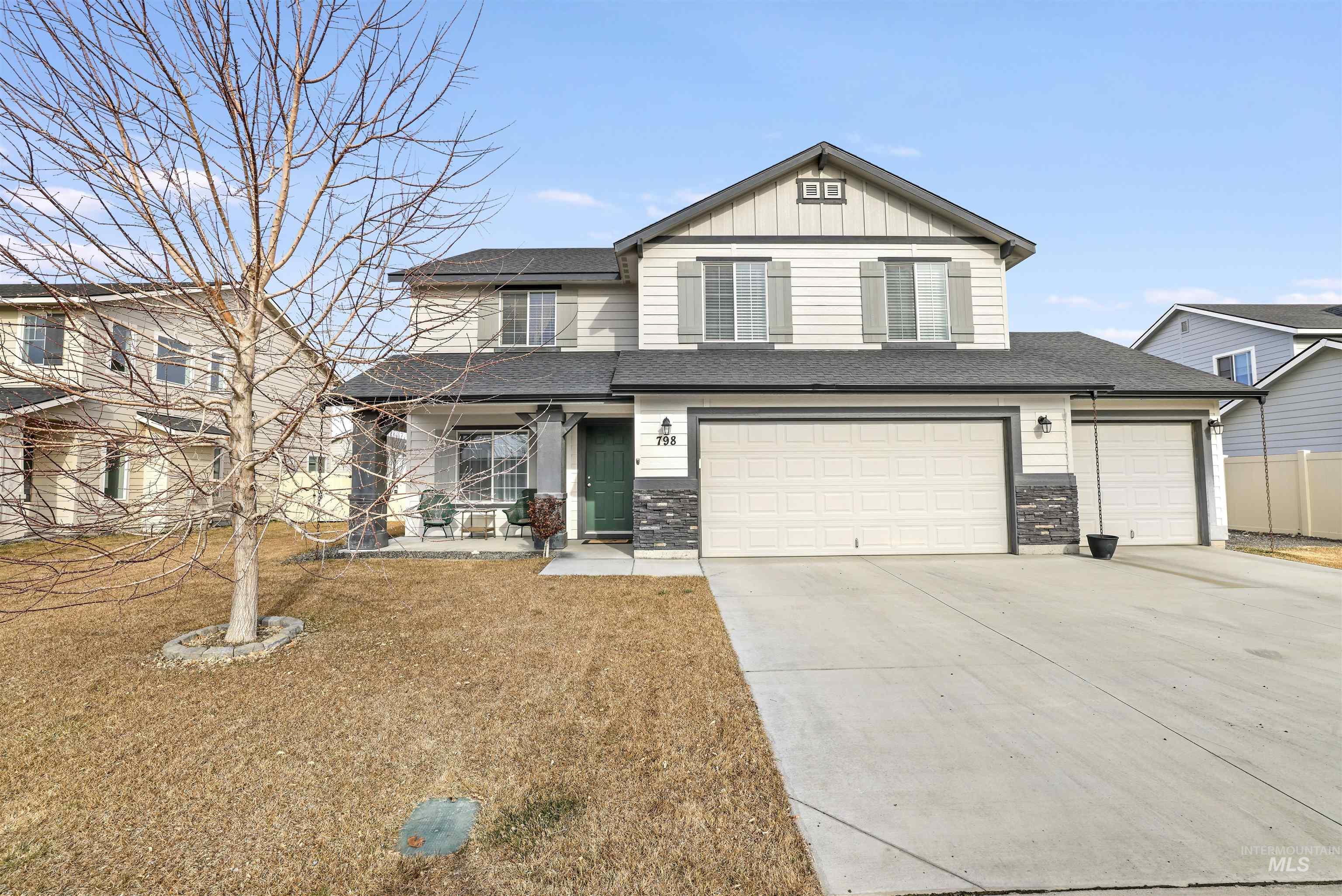 798 Grizzly Drive, Twin Falls, Idaho 83301, 5 Bedrooms, 2.5 Bathrooms, Residential For Sale, Price $559,000,MLS 98974972