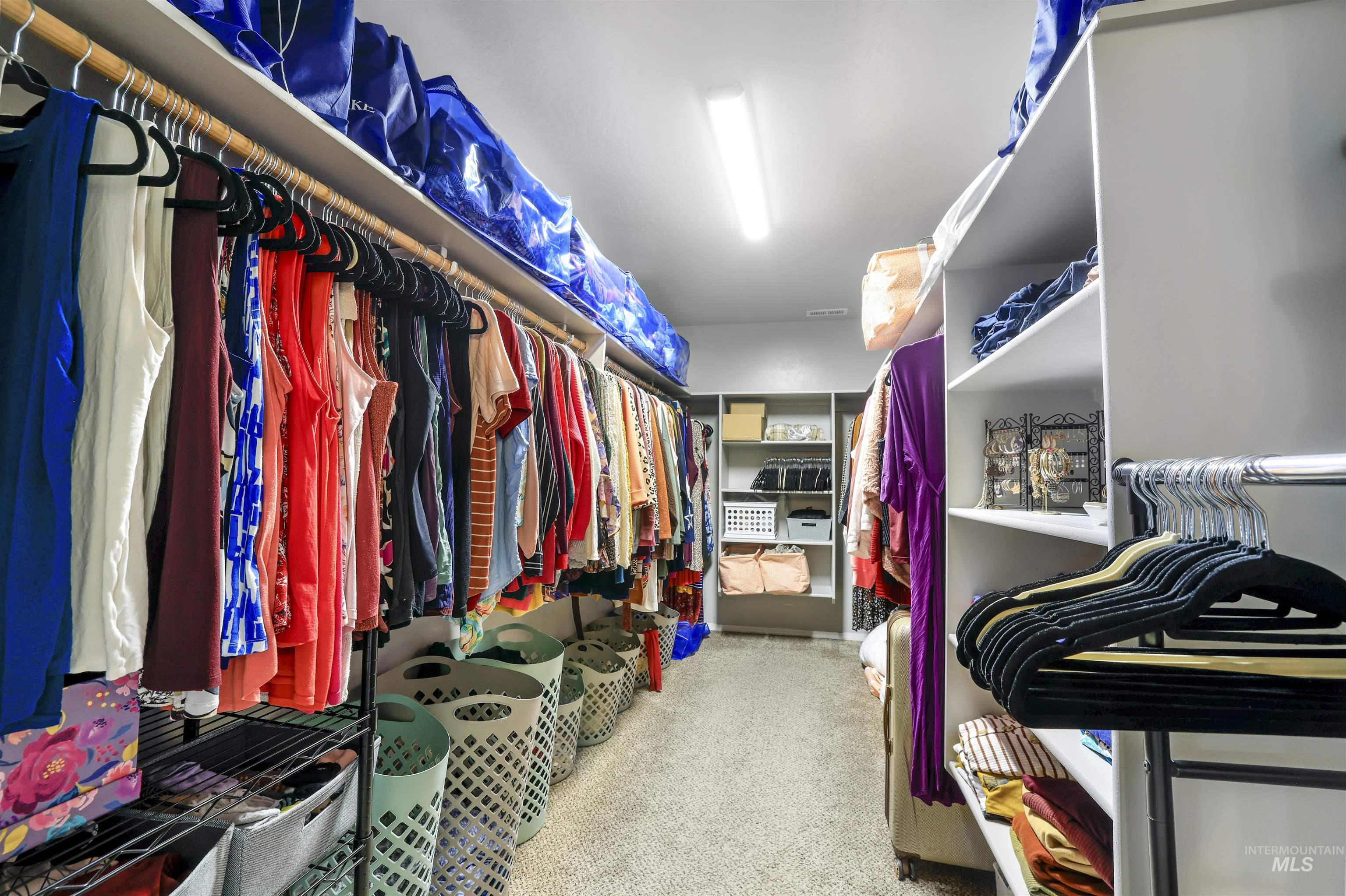 798 Grizzly Drive, Twin Falls, Idaho 83301, 5 Bedrooms, 2.5 Bathrooms, Residential For Sale, Price $559,000,MLS 98974972