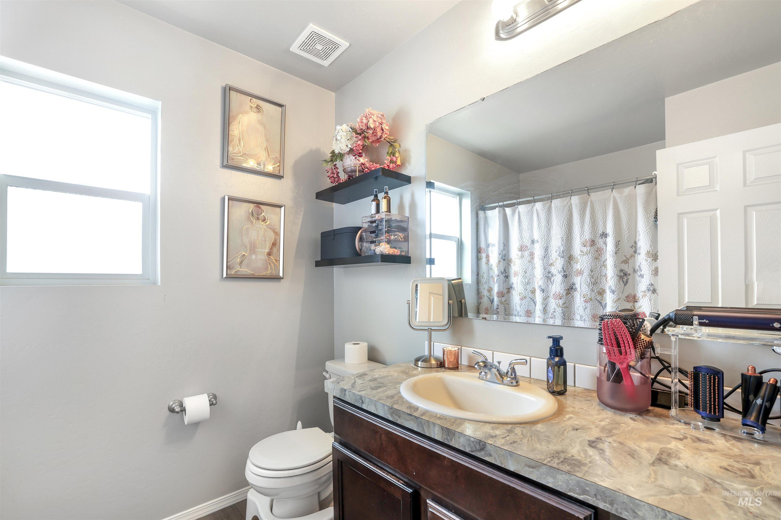 798 Grizzly Drive, Twin Falls, Idaho 83301, 5 Bedrooms, 2.5 Bathrooms, Residential For Sale, Price $559,000,MLS 98974972