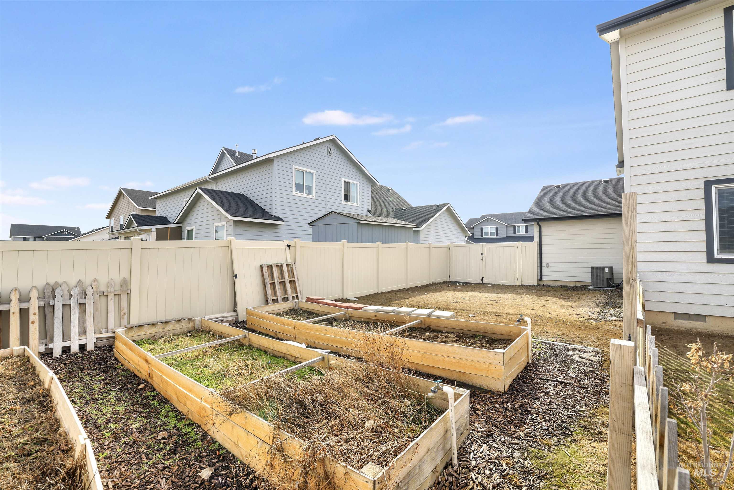 798 Grizzly Drive, Twin Falls, Idaho 83301, 5 Bedrooms, 2.5 Bathrooms, Residential For Sale, Price $559,000,MLS 98974972