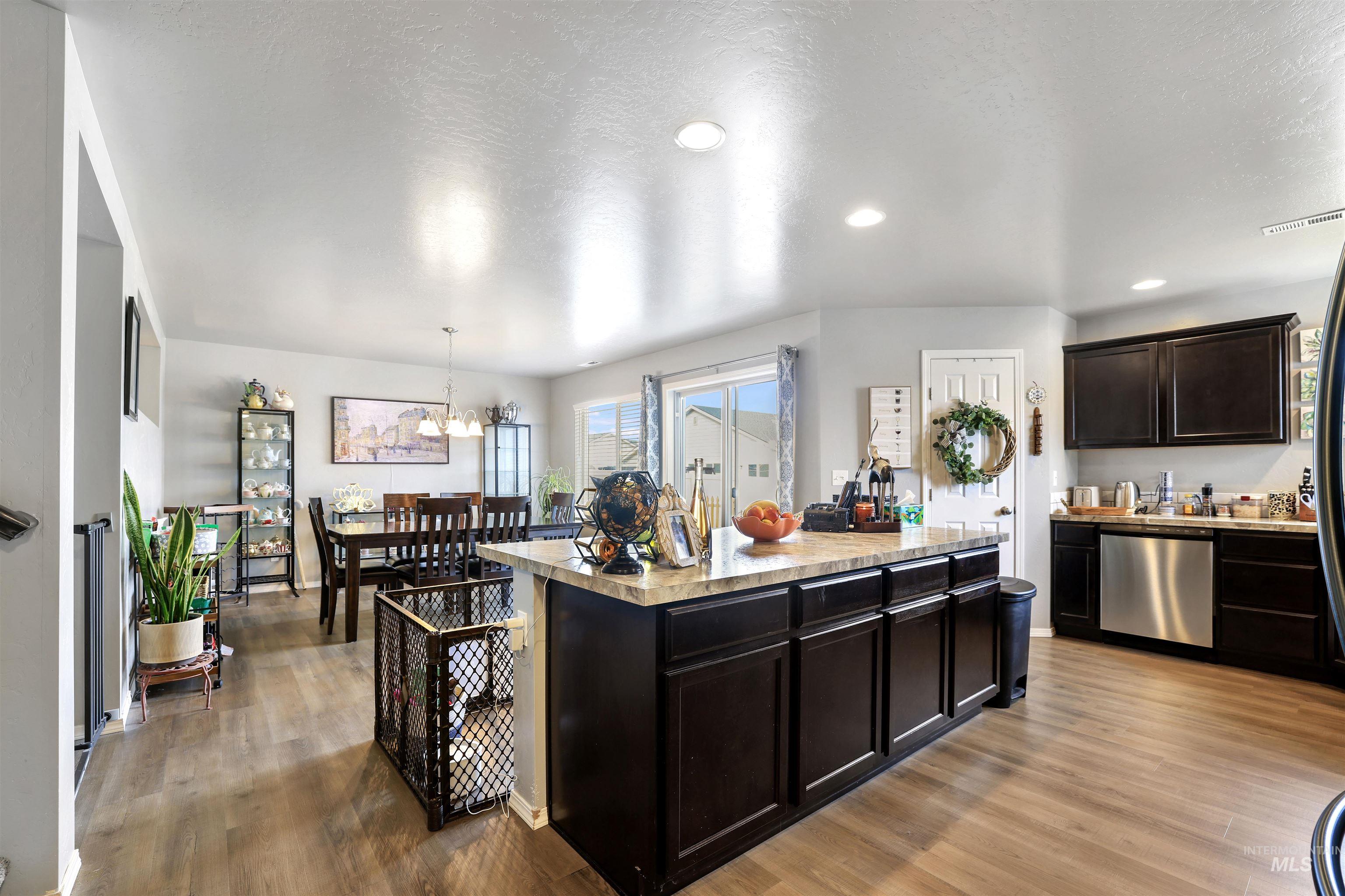 798 Grizzly Drive, Twin Falls, Idaho 83301, 5 Bedrooms, 2.5 Bathrooms, Residential For Sale, Price $559,000,MLS 98974972