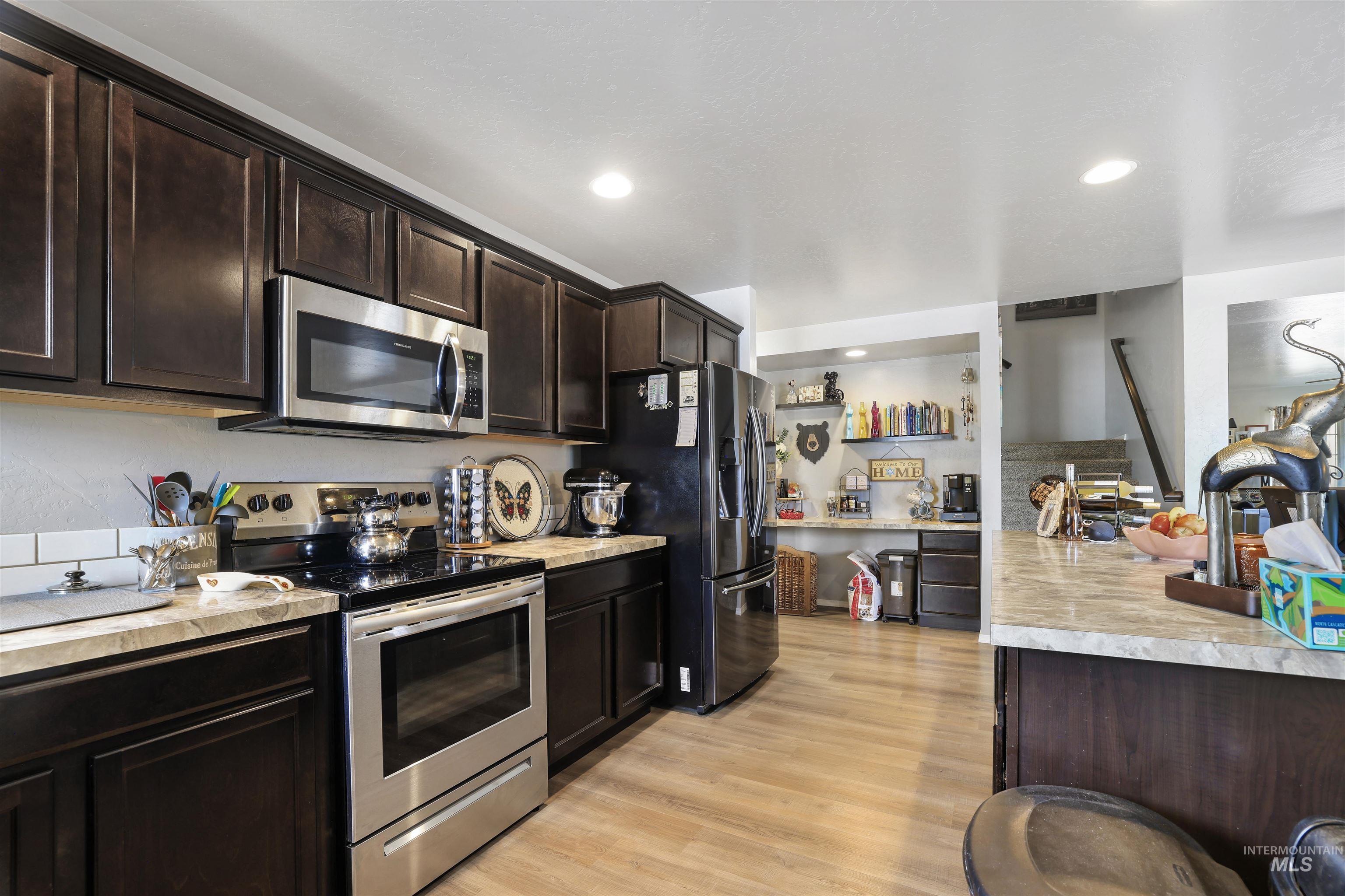 798 Grizzly Drive, Twin Falls, Idaho 83301, 5 Bedrooms, 2.5 Bathrooms, Residential For Sale, Price $559,000,MLS 98974972