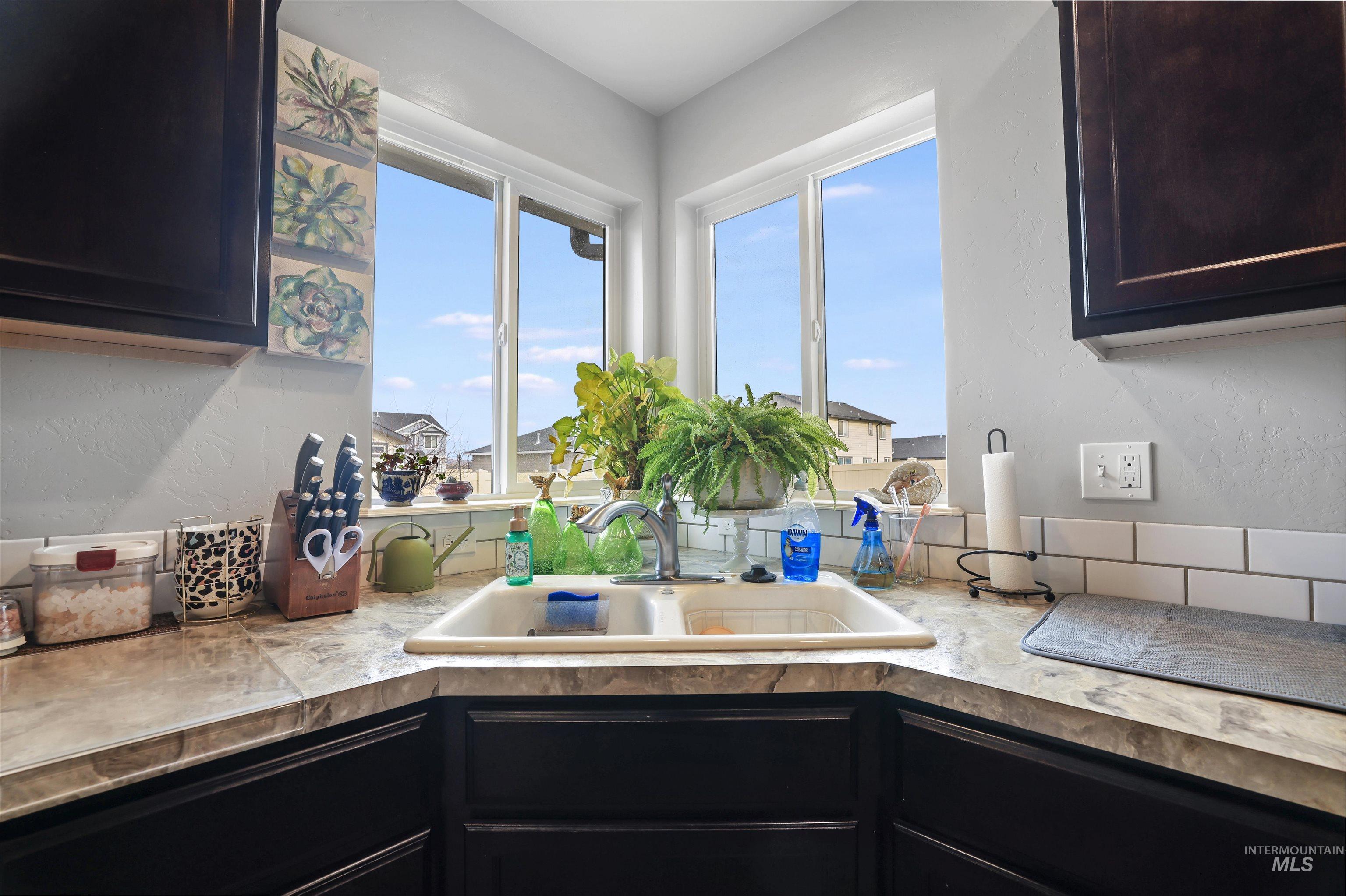 798 Grizzly Drive, Twin Falls, Idaho 83301, 5 Bedrooms, 2.5 Bathrooms, Residential For Sale, Price $559,000,MLS 98974972