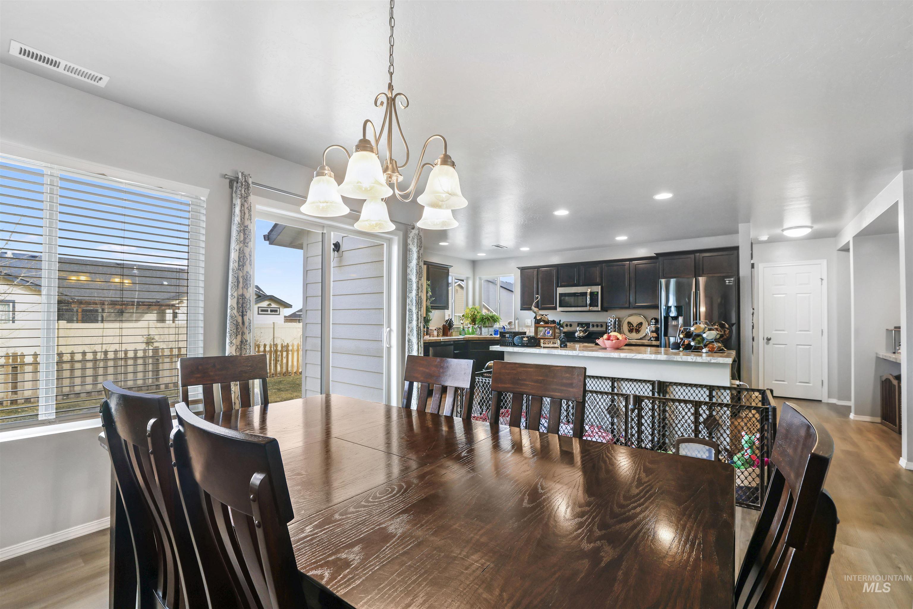 798 Grizzly Drive, Twin Falls, Idaho 83301, 5 Bedrooms, 2.5 Bathrooms, Residential For Sale, Price $559,000,MLS 98974972