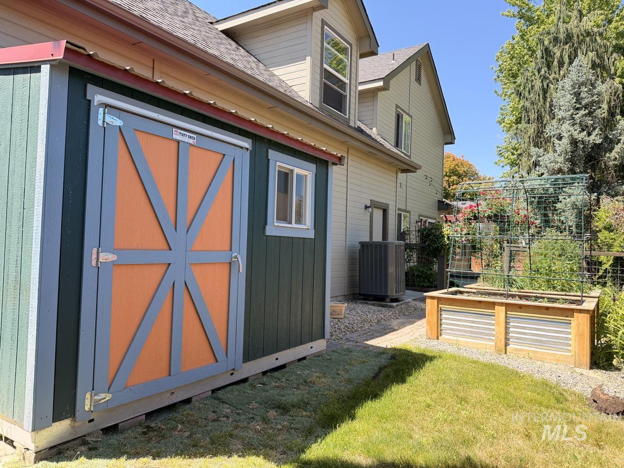 8888 W Hepburn Ln, Garden City, Idaho 83714, 3 Bedrooms, 2.5 Bathrooms, Residential For Sale, Price $649,900,MLS 98974973