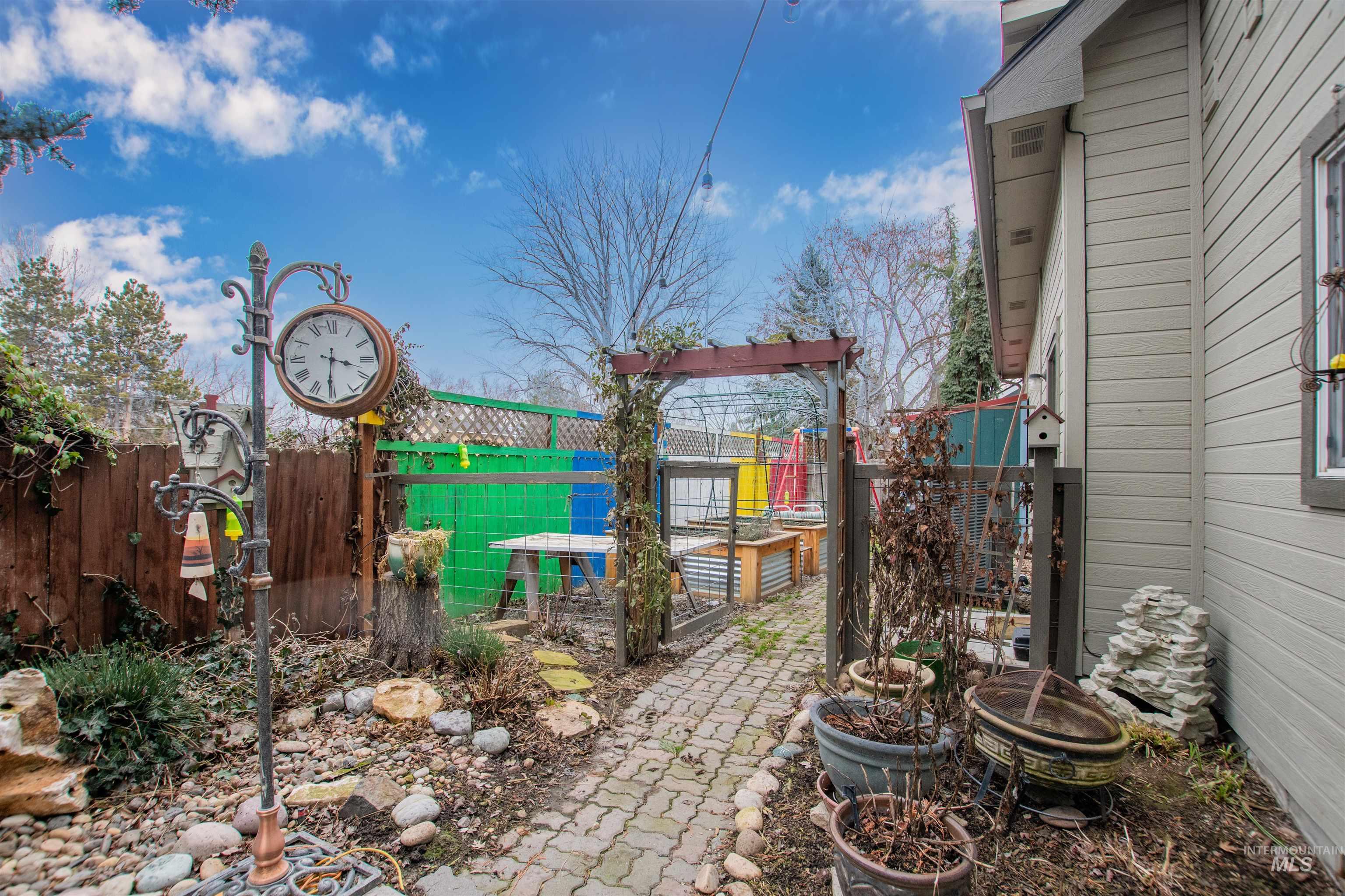 8888 W Hepburn Ln, Garden City, Idaho 83714, 3 Bedrooms, 2.5 Bathrooms, Residential For Sale, Price $669,900,MLS 98974973