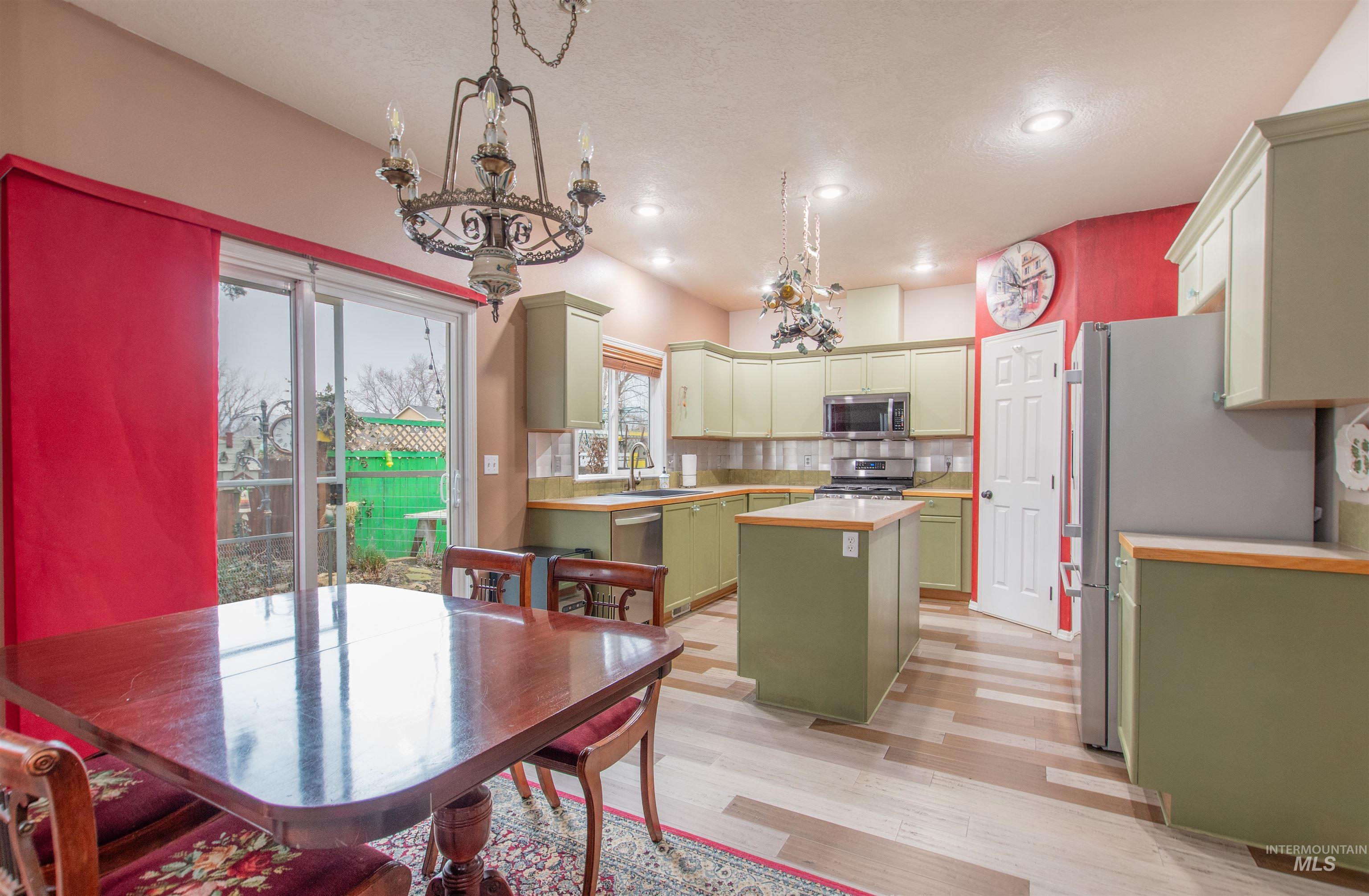 8888 W Hepburn Ln, Garden City, Idaho 83714, 3 Bedrooms, 2.5 Bathrooms, Residential For Sale, Price $669,900,MLS 98974973