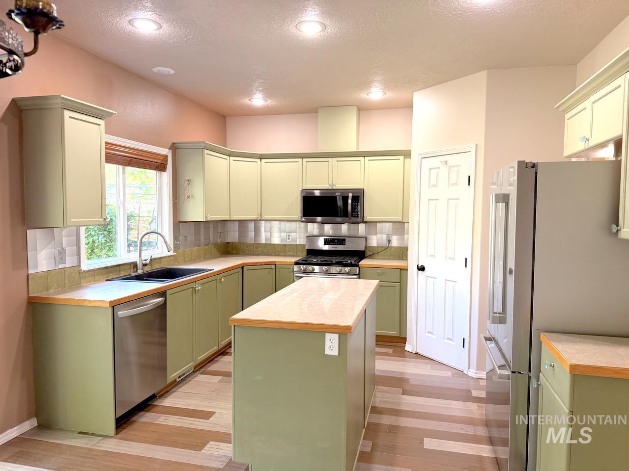 8888 W Hepburn Ln, Garden City, Idaho 83714, 3 Bedrooms, 2.5 Bathrooms, Residential For Sale, Price $649,900,MLS 98974973