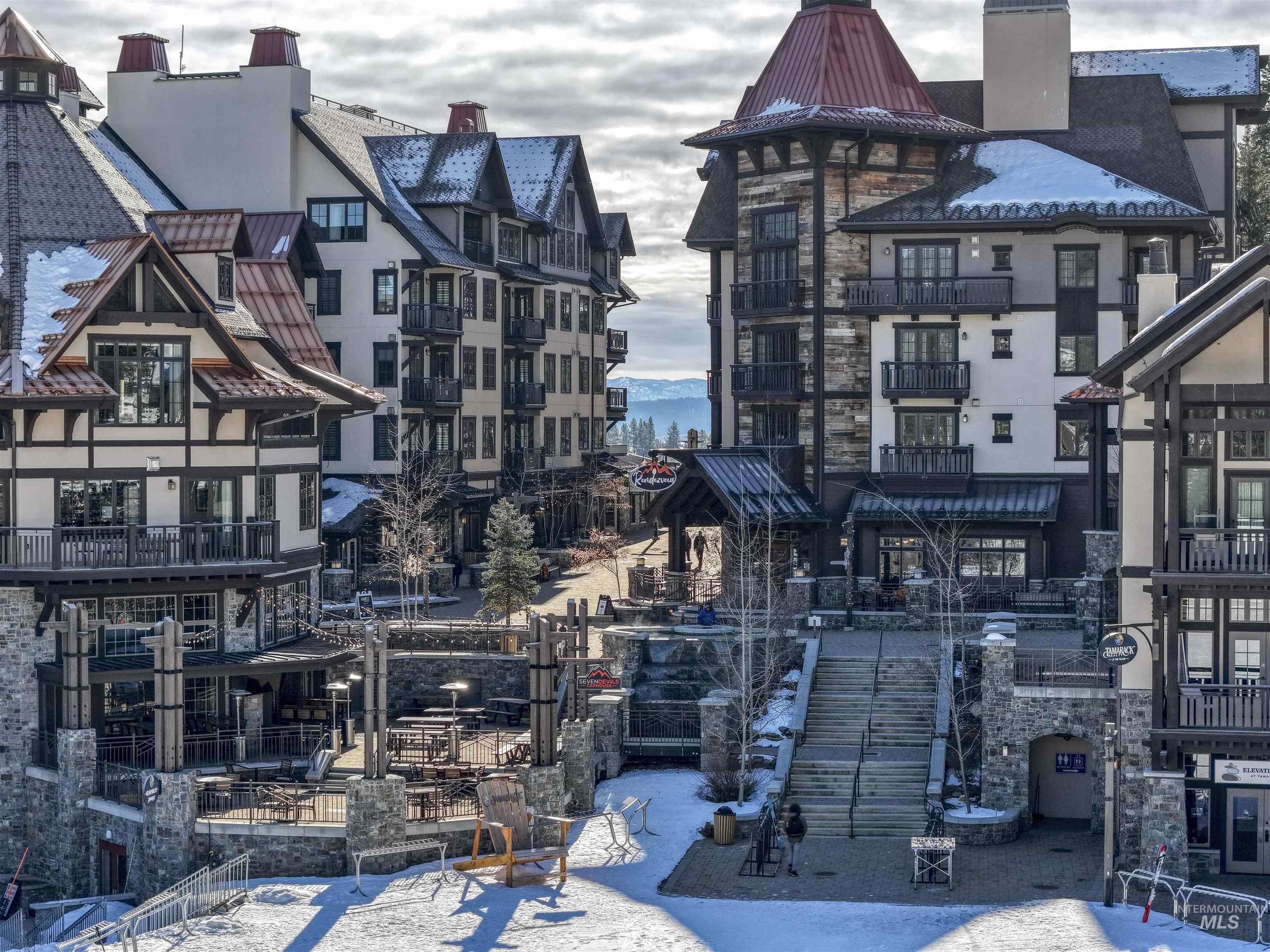 780 Village Dr, Donnelly, Idaho 83615, 2 Bedrooms, 2 Bathrooms, Residential For Sale, Price $899,900,MLS 98974974