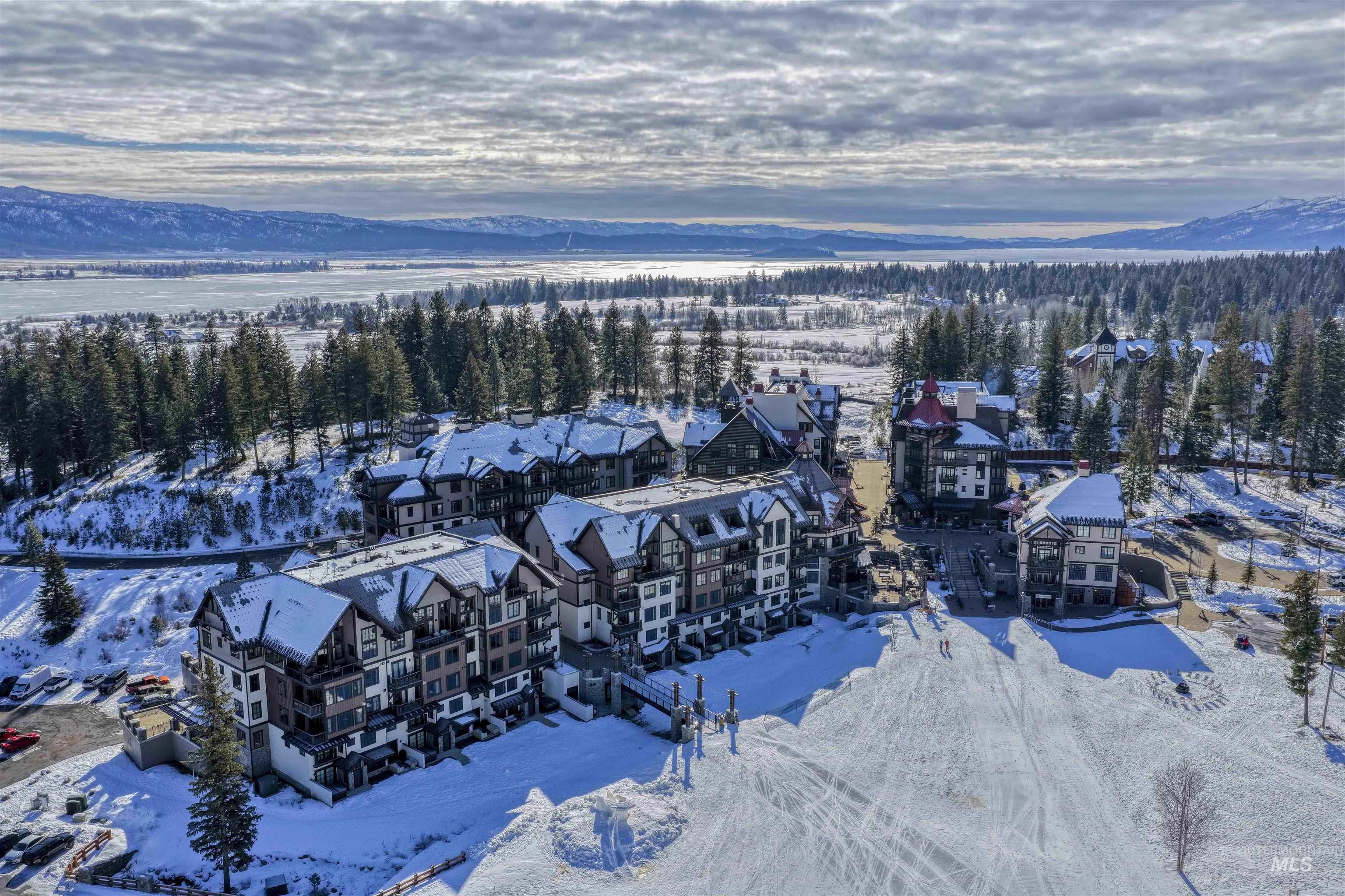 780 Village Dr, Donnelly, Idaho 83615, 2 Bedrooms, 2 Bathrooms, Residential For Sale, Price $899,900,MLS 98974974