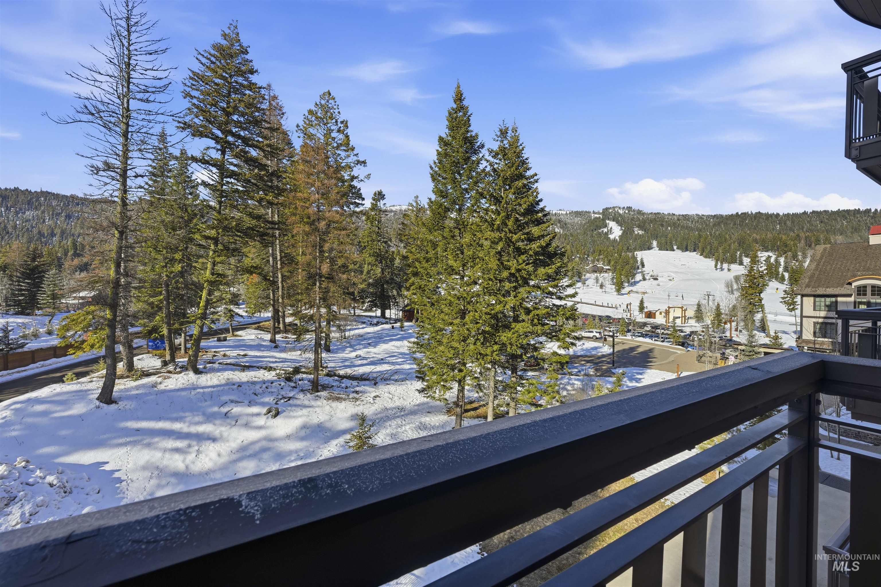 780 Village Dr, Donnelly, Idaho 83615, 2 Bedrooms, 2 Bathrooms, Residential For Sale, Price $899,900,MLS 98974974