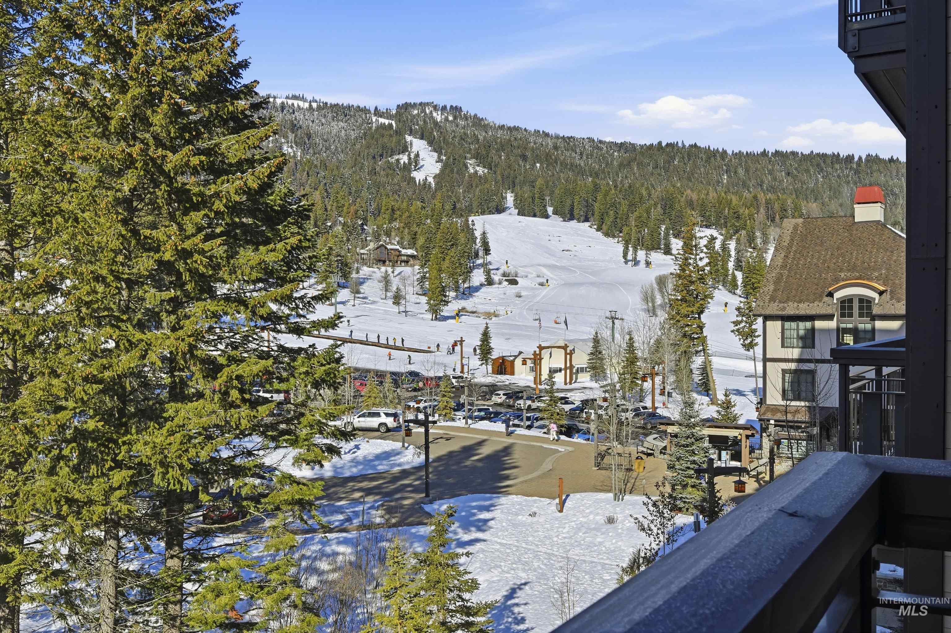 780 Village Dr, Donnelly, Idaho 83615, 2 Bedrooms, 2 Bathrooms, Residential For Sale, Price $899,900,MLS 98974974