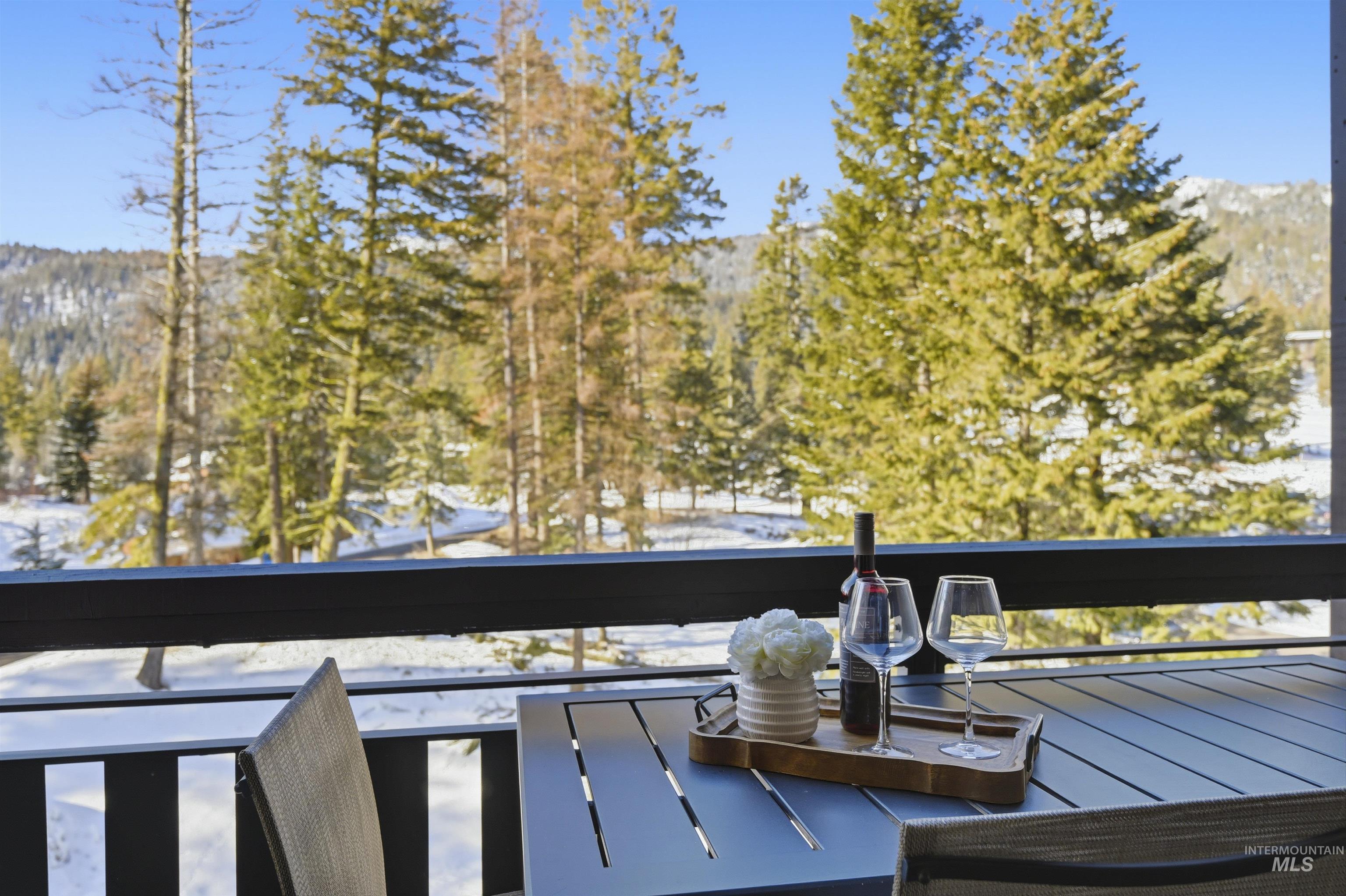 780 Village Dr, Donnelly, Idaho 83615, 2 Bedrooms, 2 Bathrooms, Residential For Sale, Price $899,900,MLS 98974974