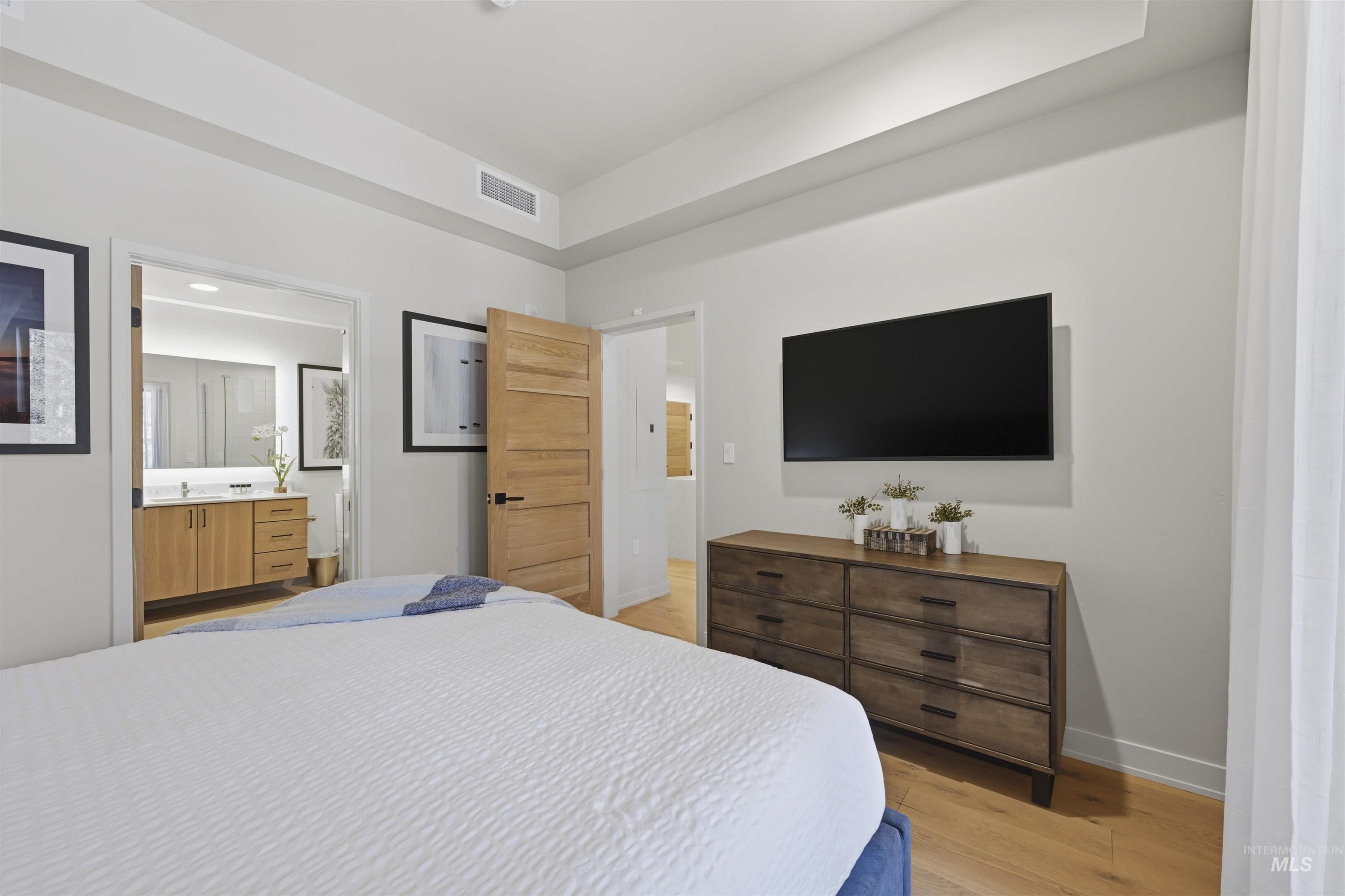 780 Village Dr, Donnelly, Idaho 83615, 2 Bedrooms, 2 Bathrooms, Residential For Sale, Price $899,900,MLS 98974974