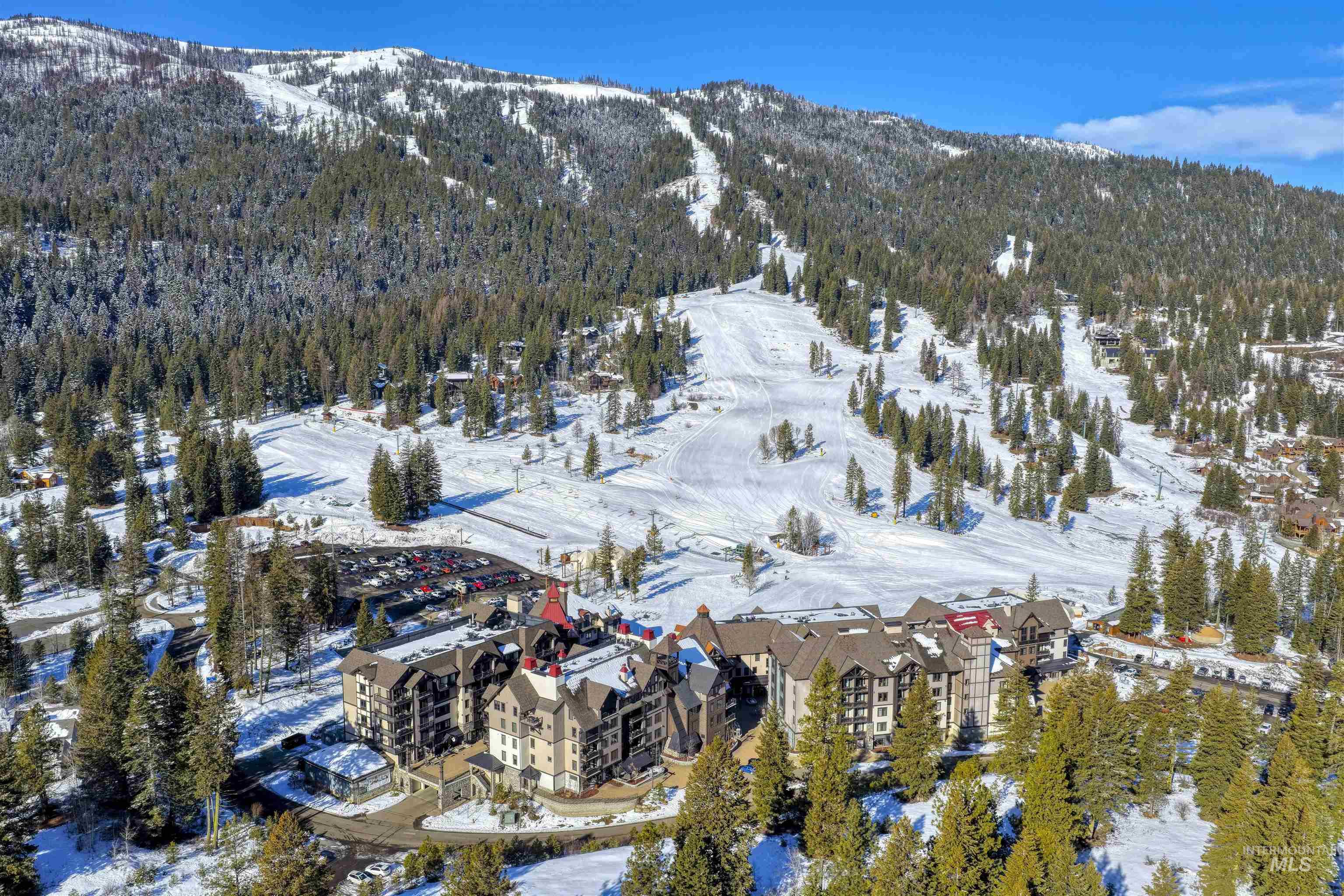 780 Village Dr, Donnelly, Idaho 83615, 2 Bedrooms, 2 Bathrooms, Residential For Sale, Price $899,900,MLS 98974974