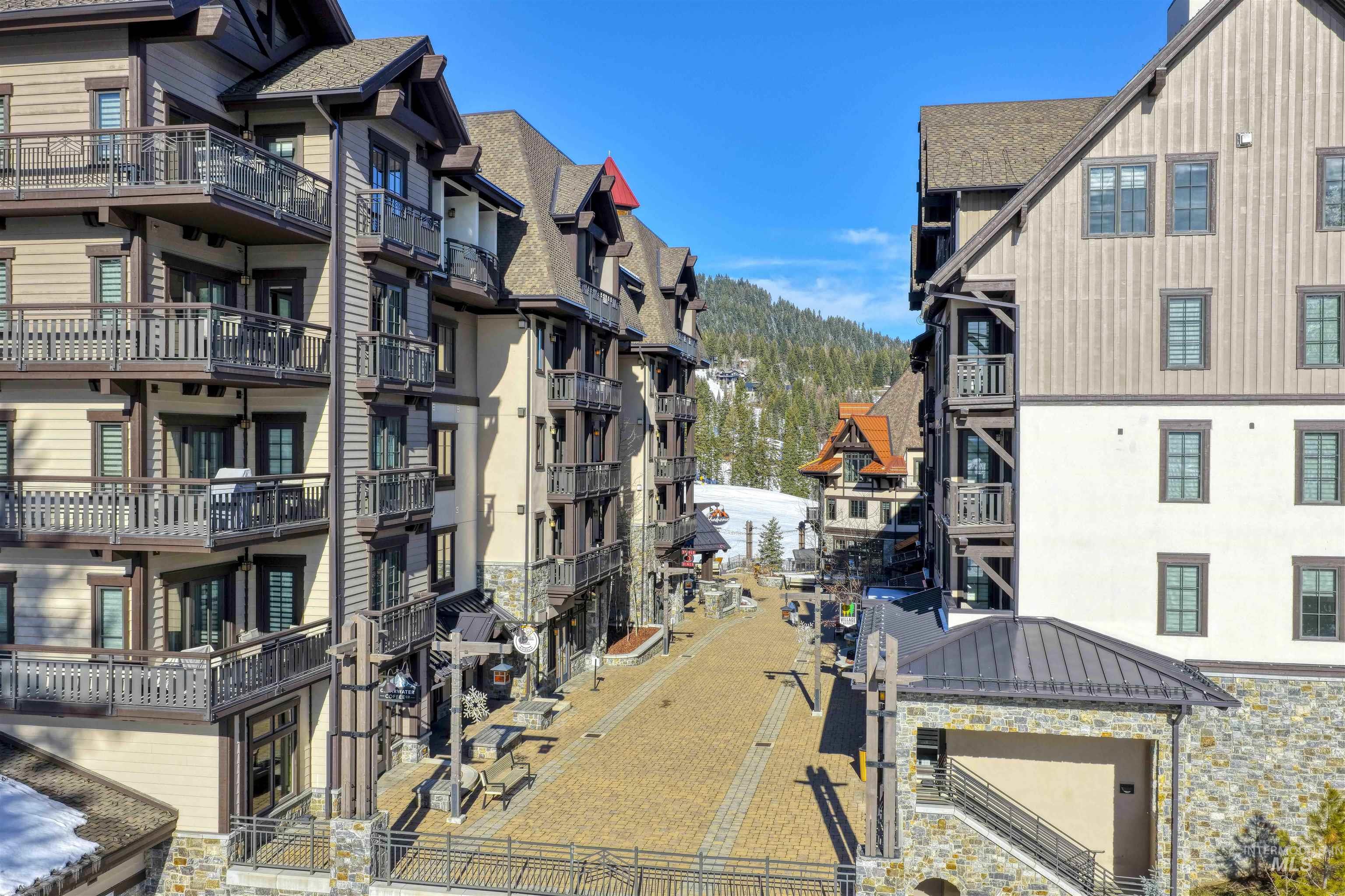 780 Village Dr, Donnelly, Idaho 83615, 2 Bedrooms, 2 Bathrooms, Residential For Sale, Price $899,900,MLS 98974974