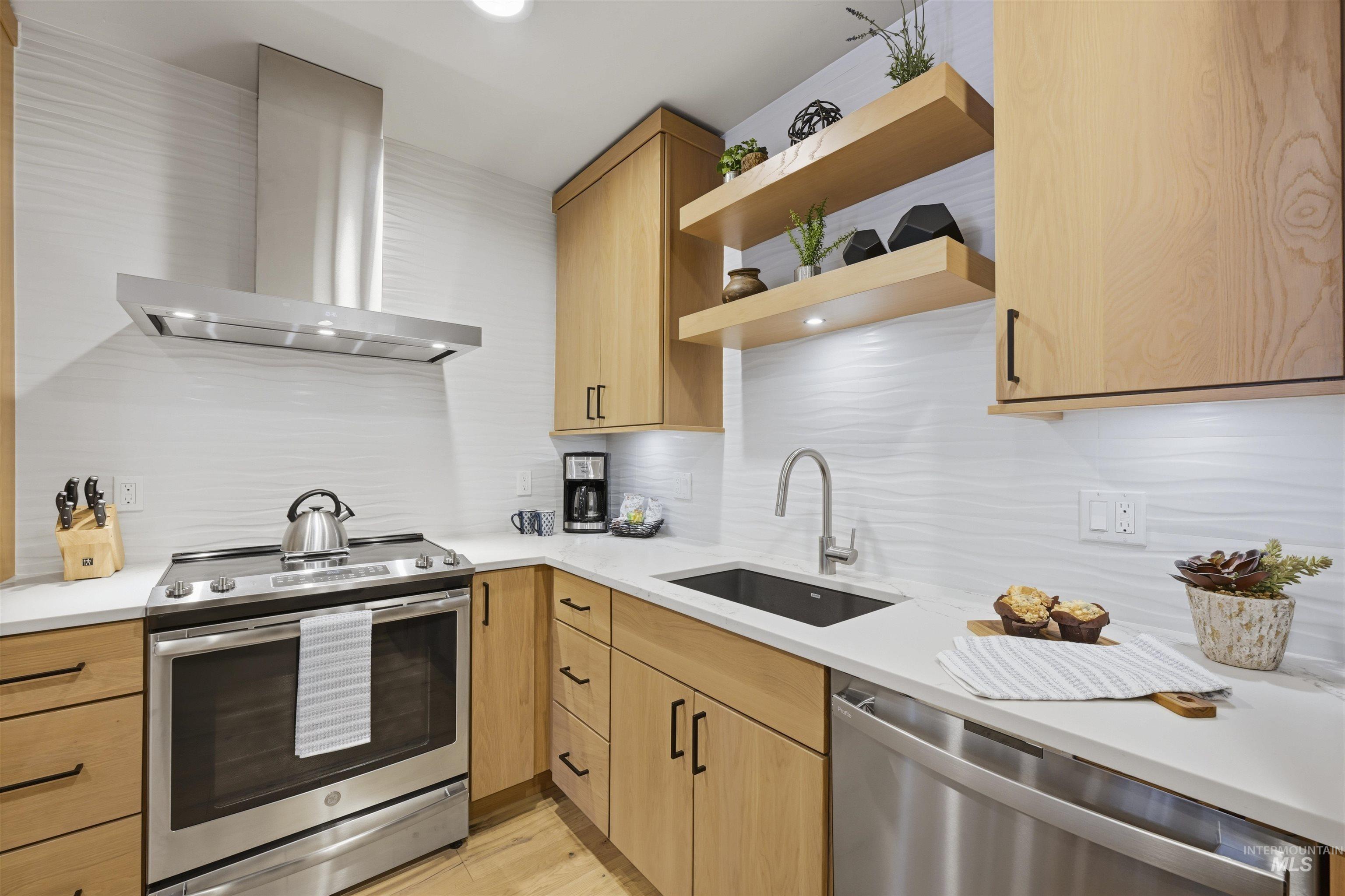 780 Village Dr, Donnelly, Idaho 83615, 2 Bedrooms, 2 Bathrooms, Residential For Sale, Price $899,900,MLS 98974974