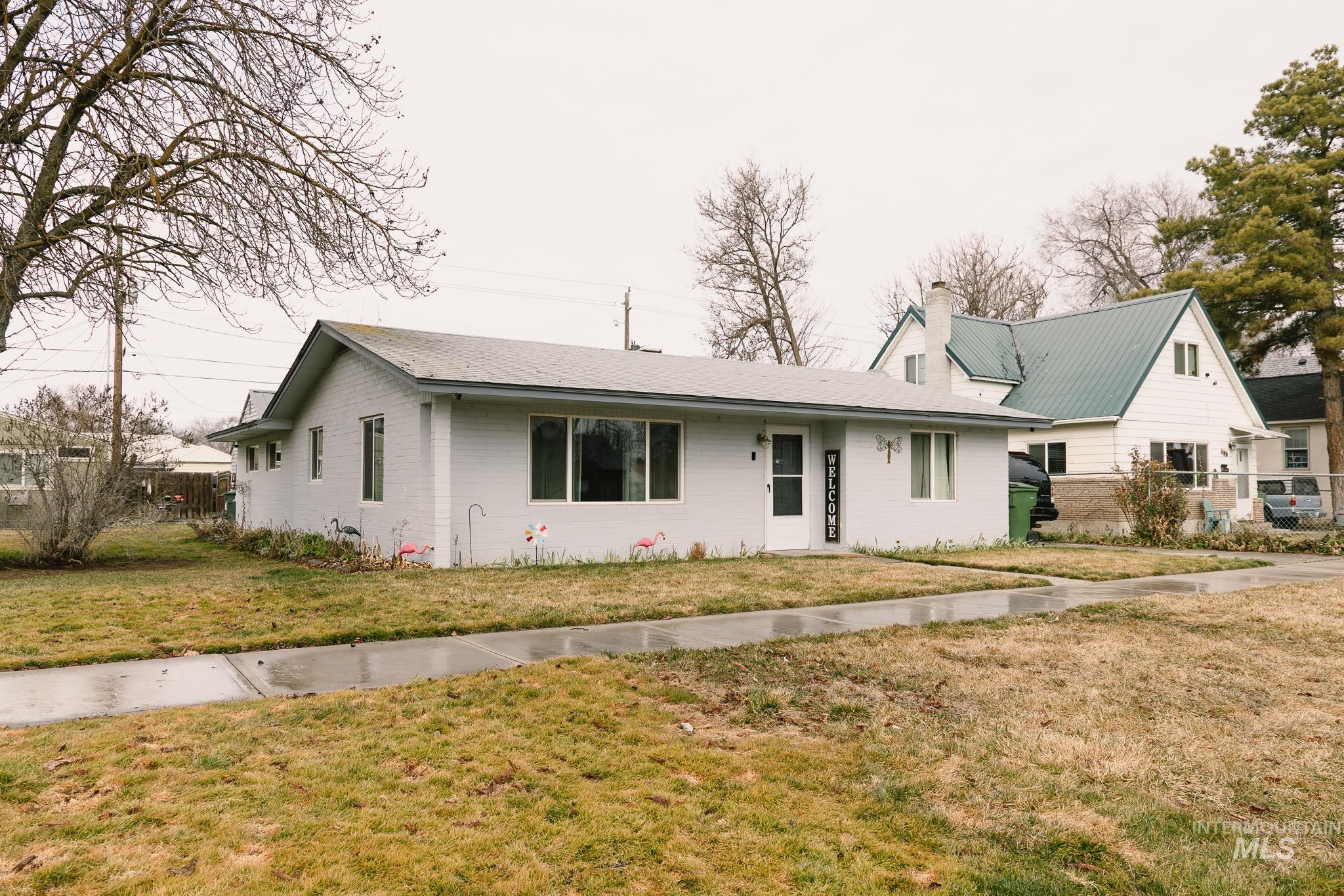 661 SW 3rd St, Ontario, Oregon 97914, 3 Bedrooms, 2 Bathrooms, Residential For Sale, Price $325,000,MLS 98974975