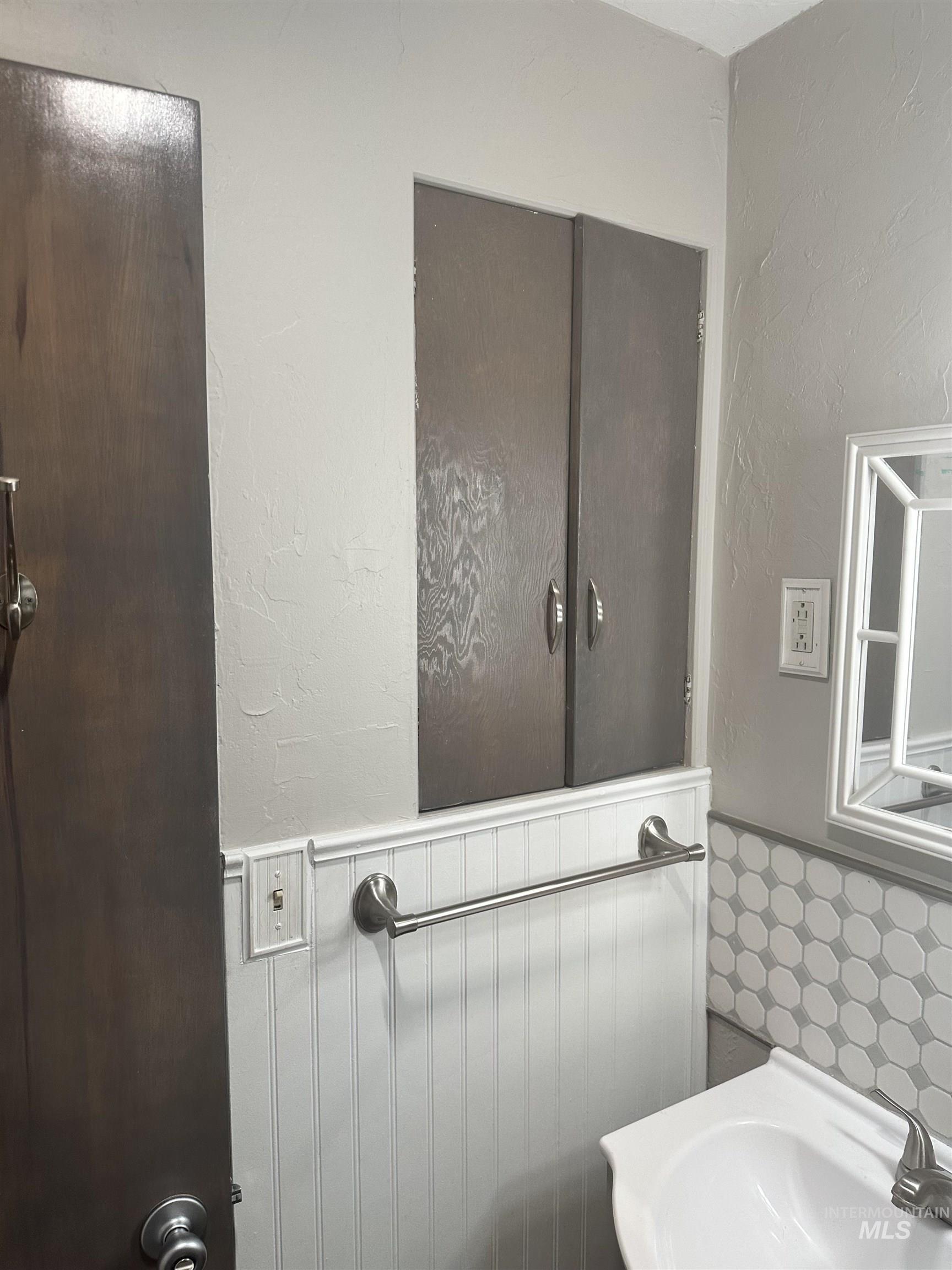 661 SW 3rd St, Ontario, Oregon 97914, 3 Bedrooms, 2 Bathrooms, Residential For Sale, Price $325,000,MLS 98974975